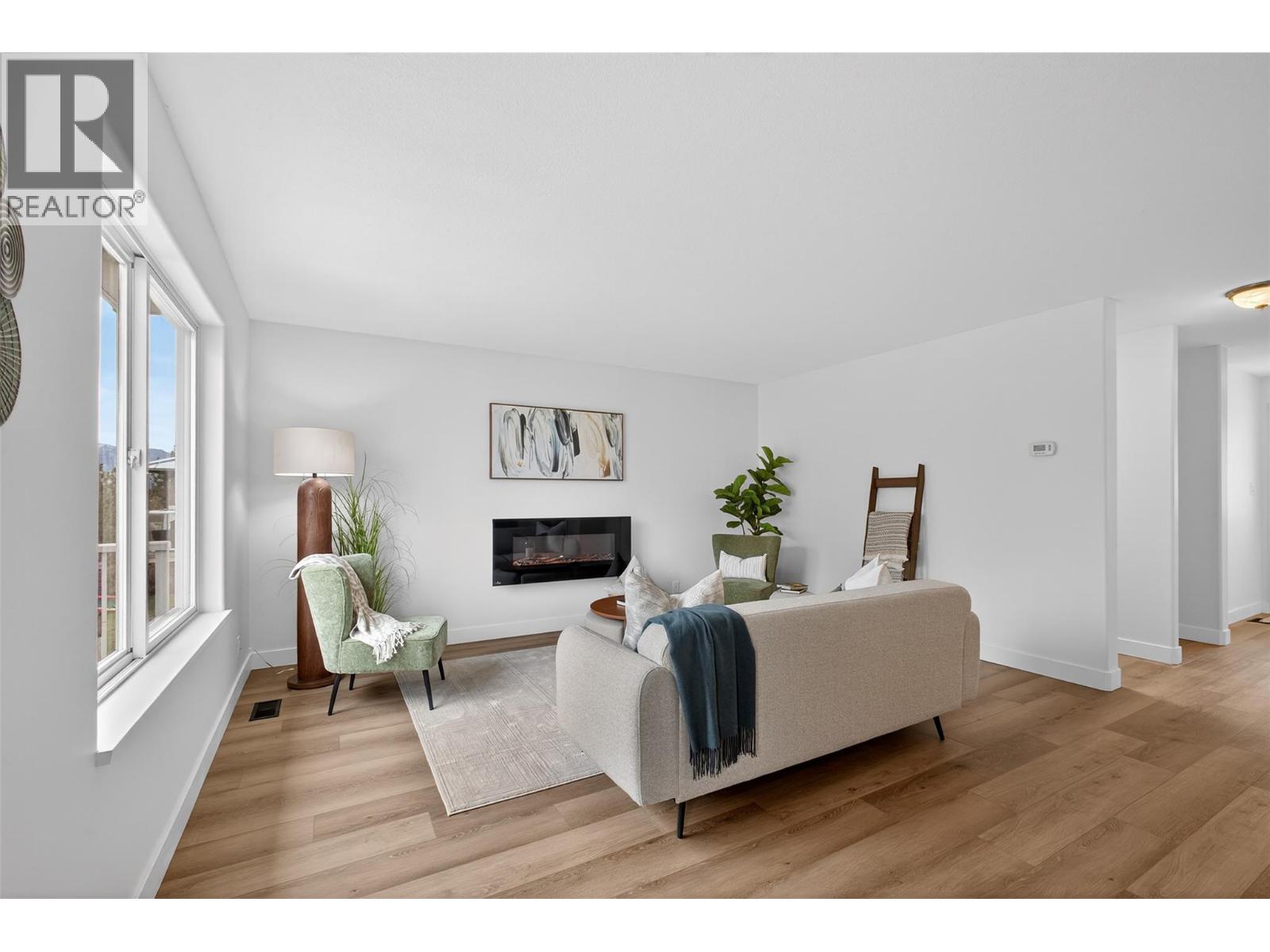 2973 Ensign Way, West Kelowna