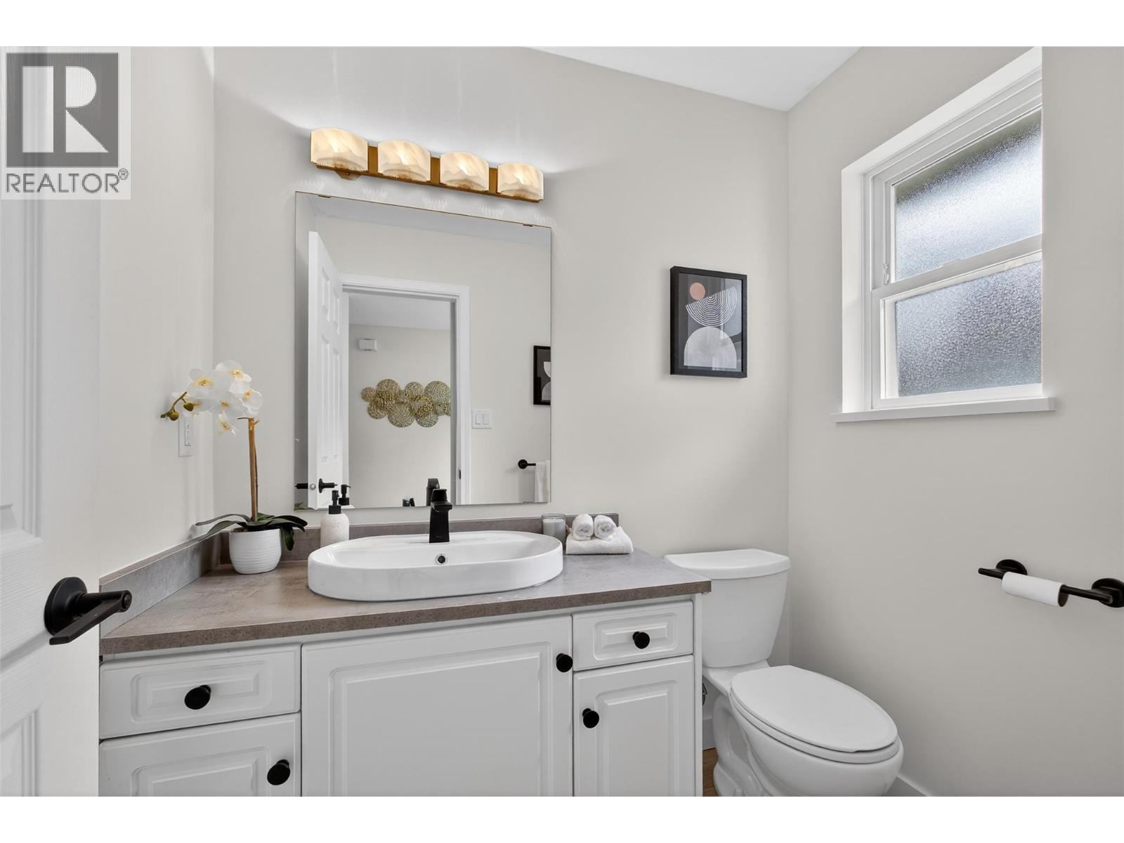 2973 Ensign Way, West Kelowna