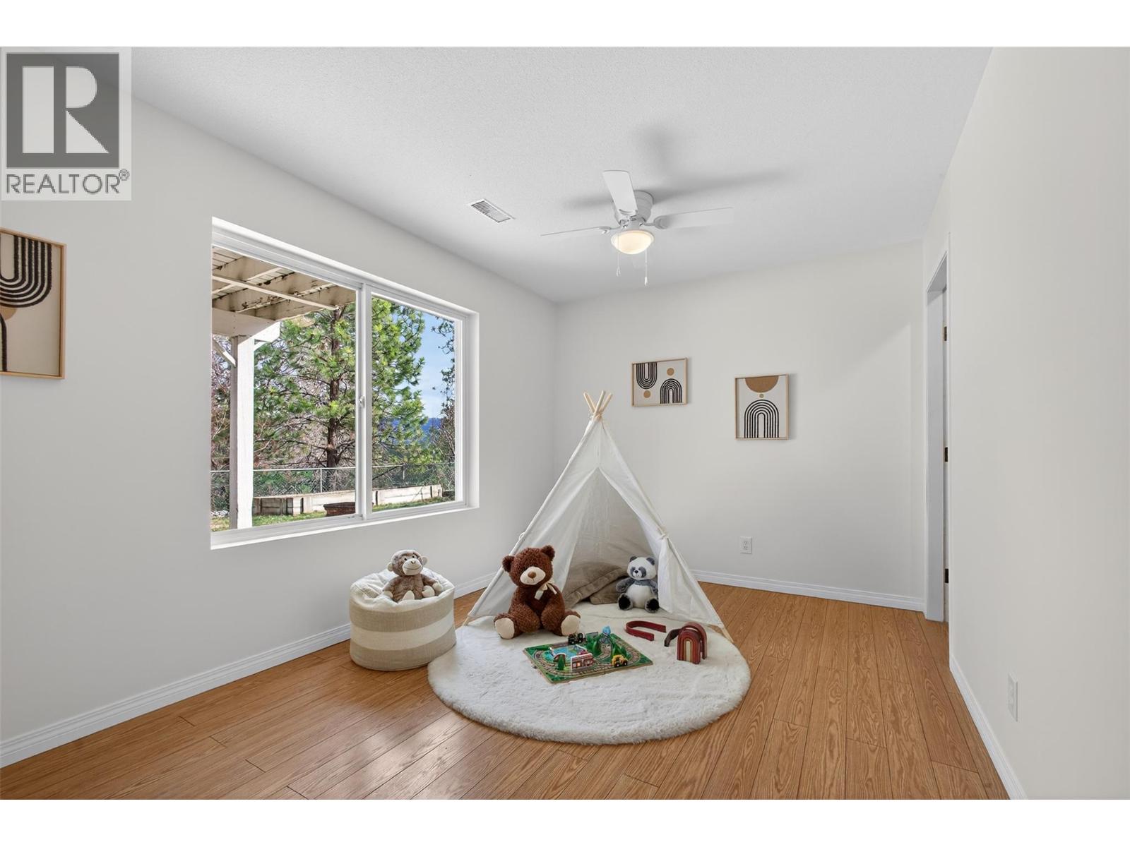 2973 Ensign Way, West Kelowna