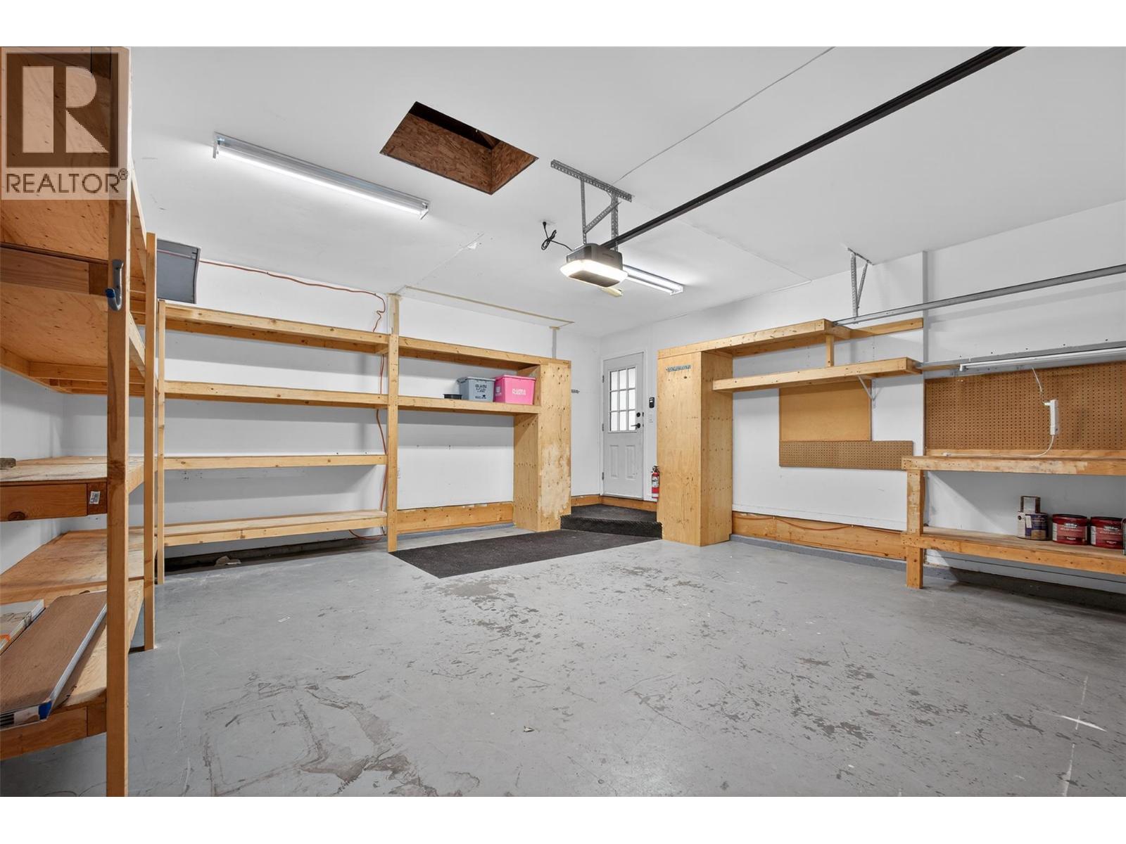 2973 Ensign Way, West Kelowna