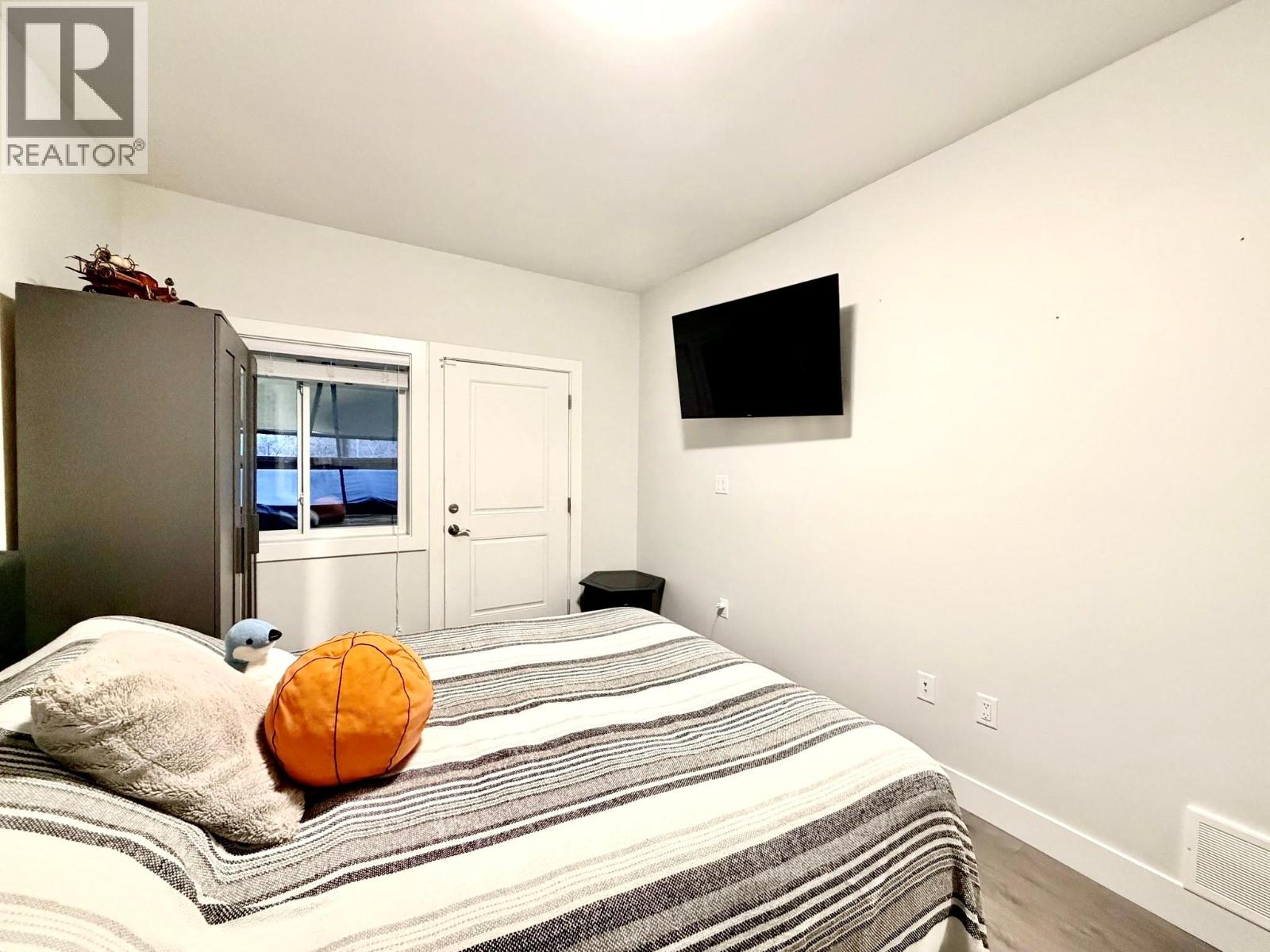 #105 240 FORESTBROOK Drive - 12