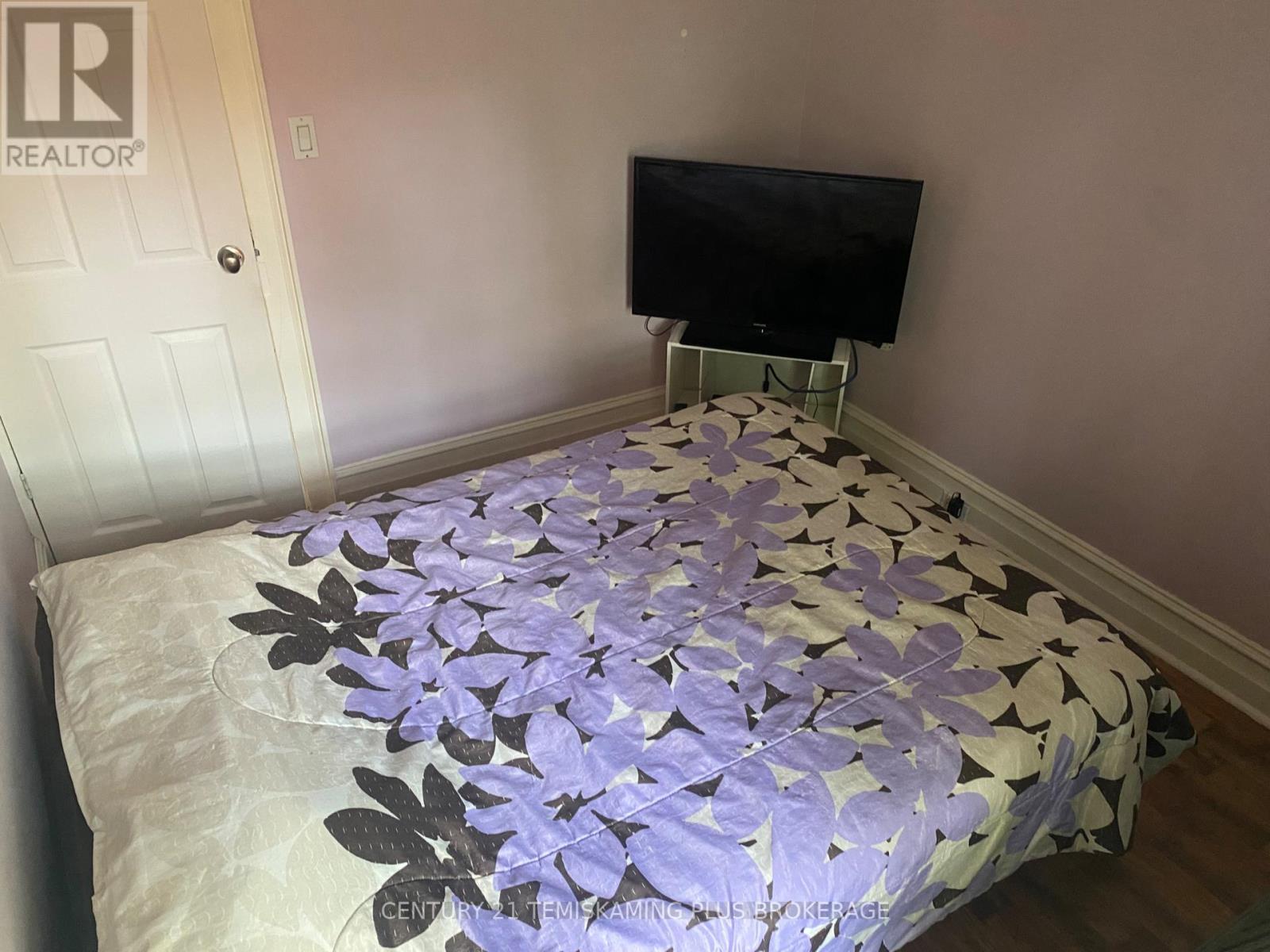 46 PAGET STREET N - 13