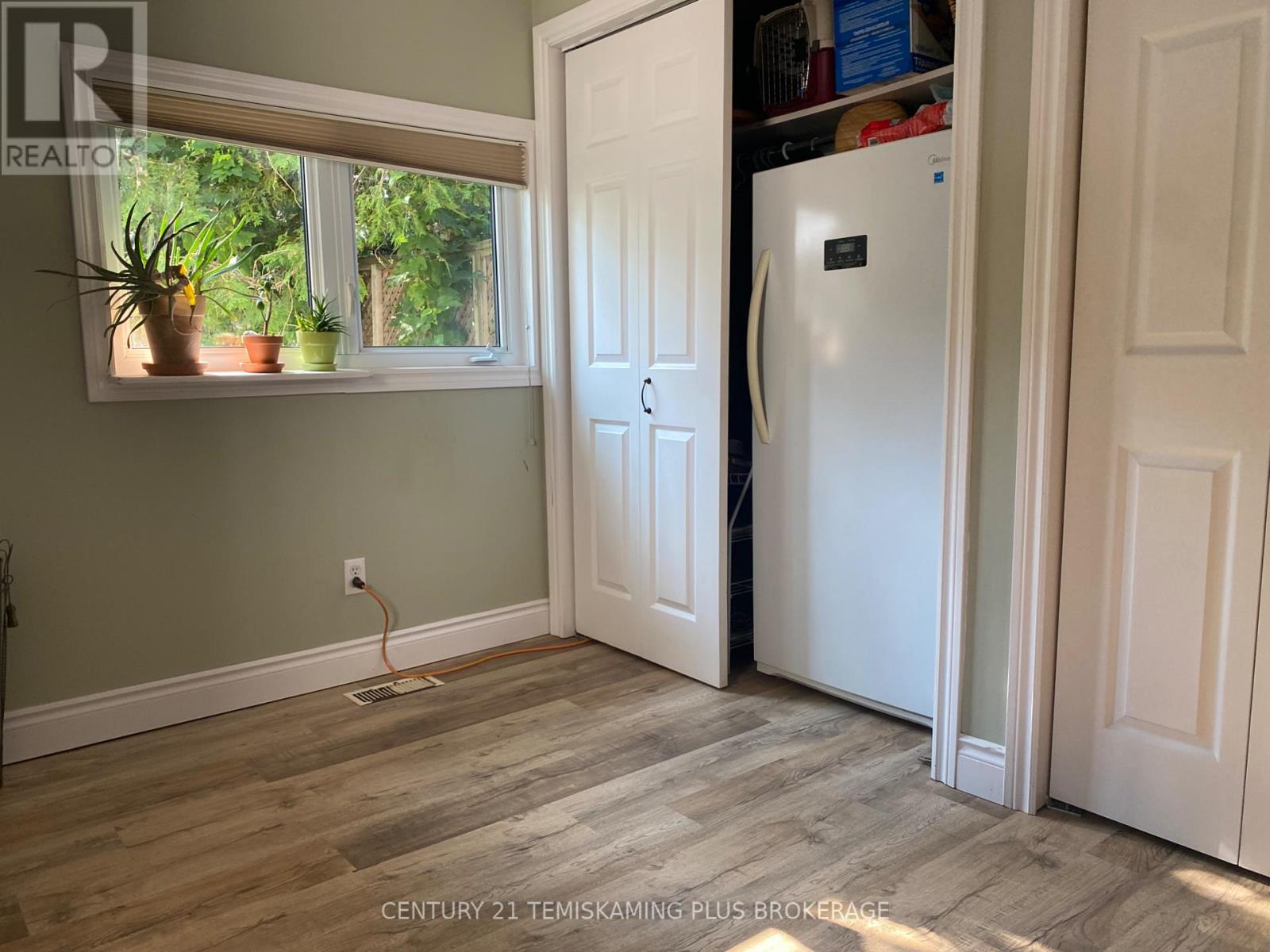 46 PAGET STREET N - 15