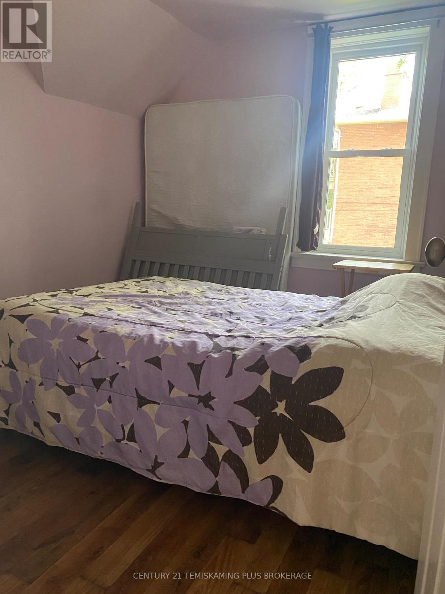 46 PAGET STREET N - 12