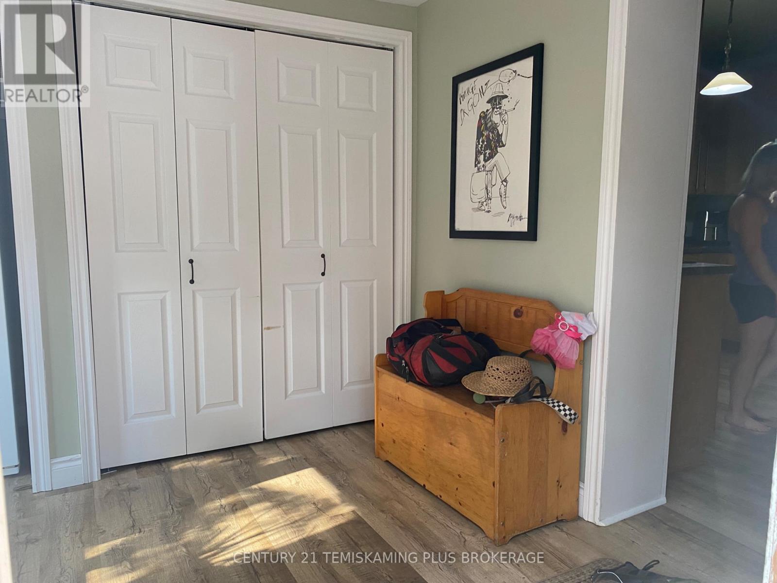 46 PAGET STREET N - 16