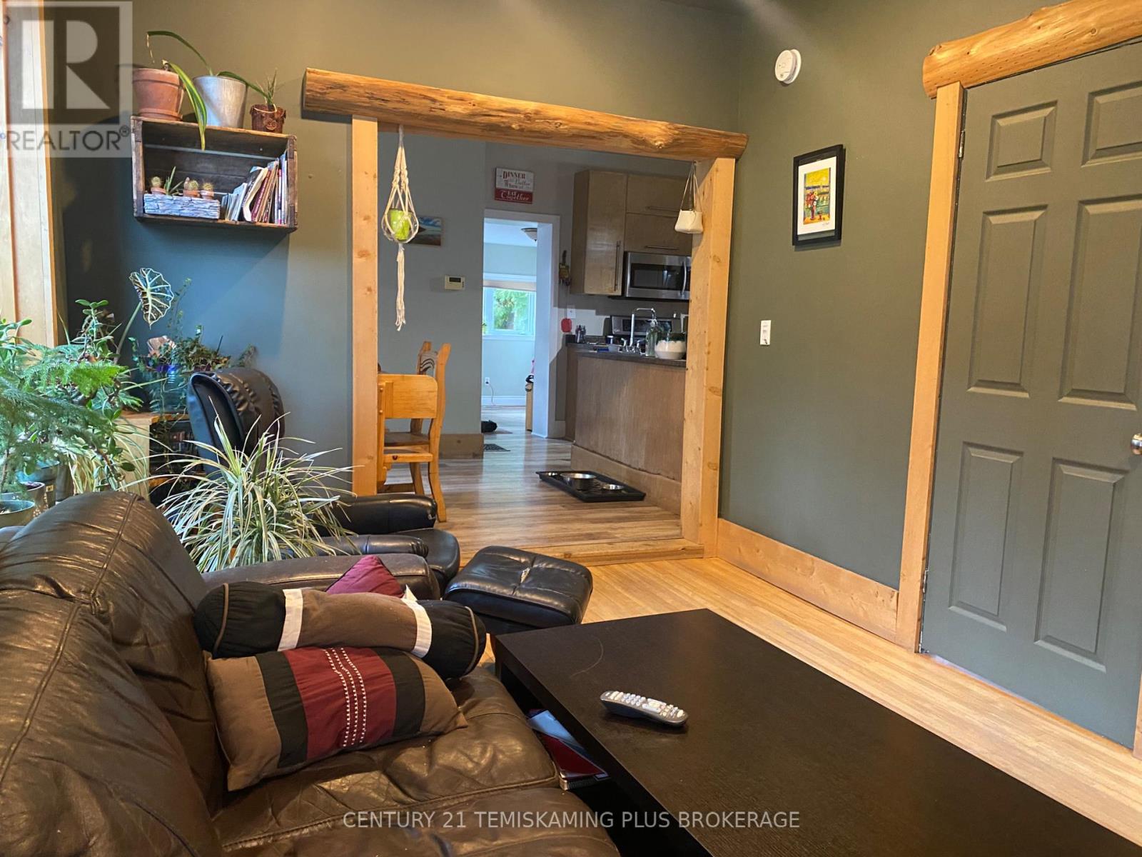 46 PAGET STREET N - 21