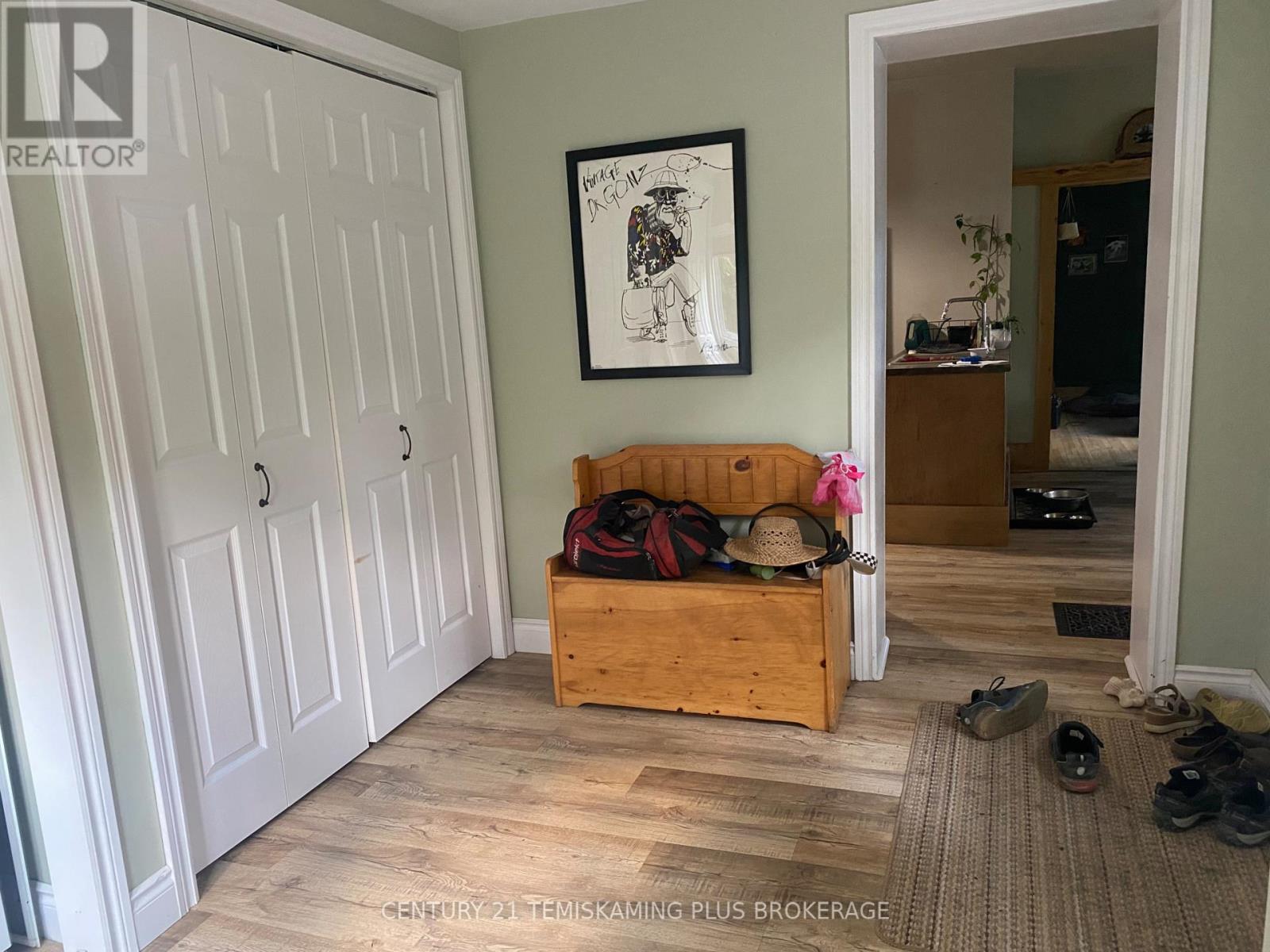 46 PAGET STREET N - 17