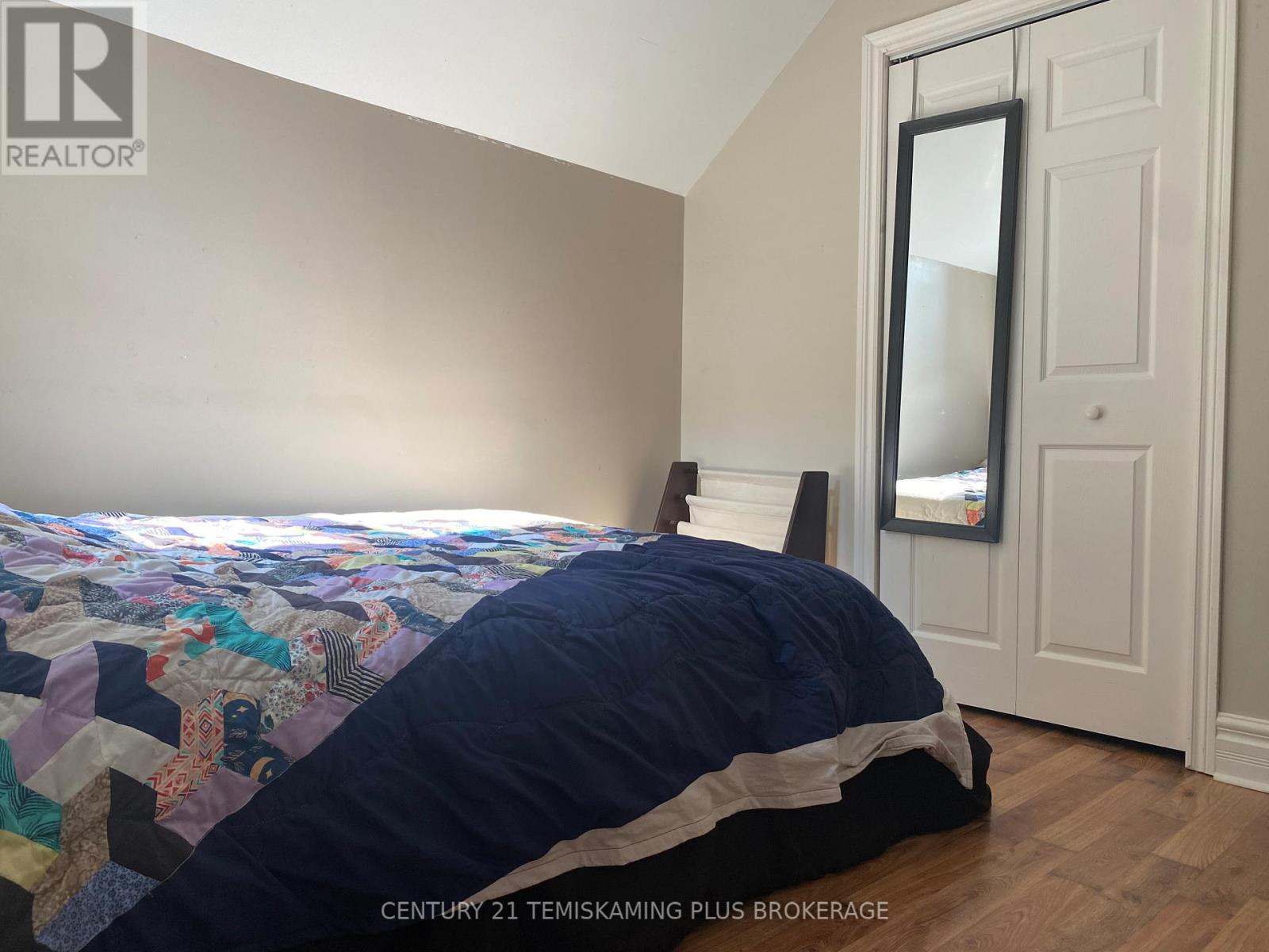 46 PAGET STREET N - 14