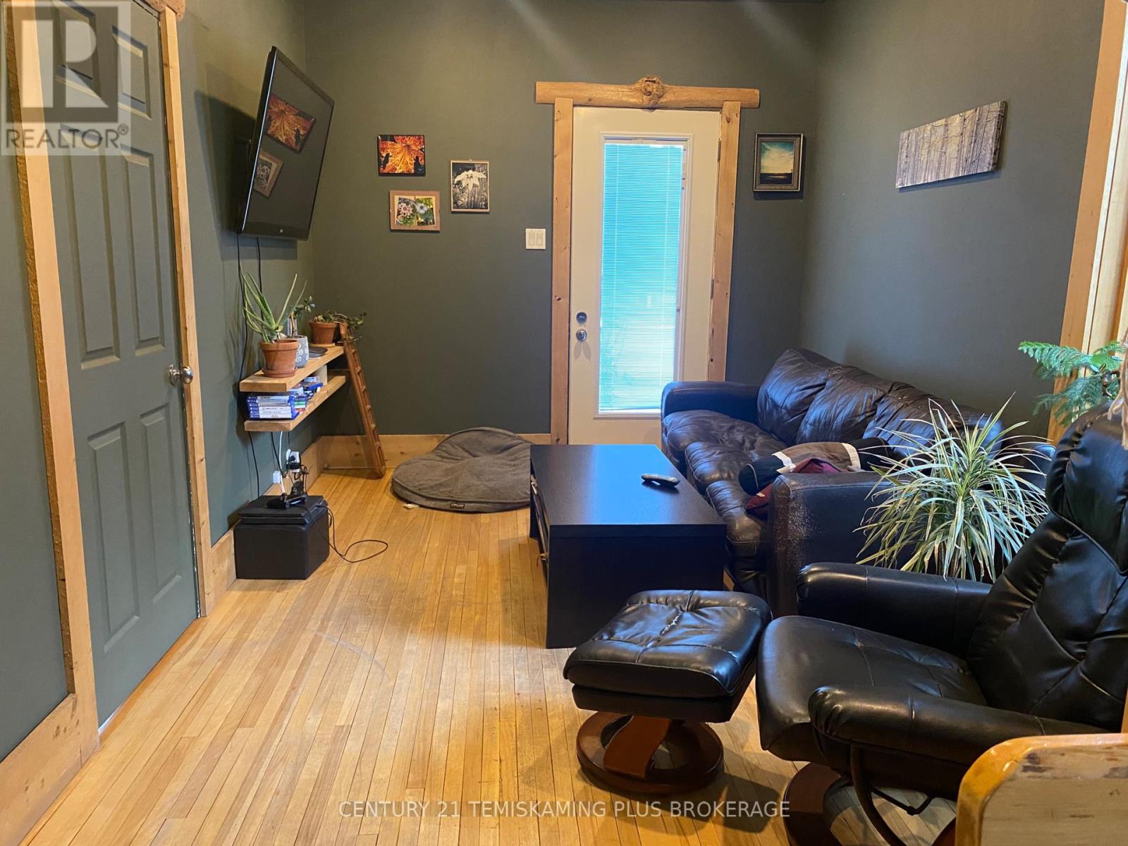 46 PAGET STREET N - 19