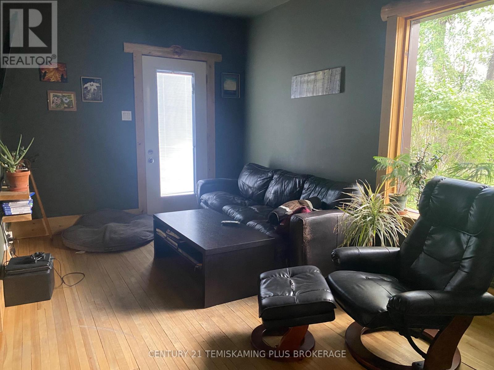 46 PAGET STREET N - 18