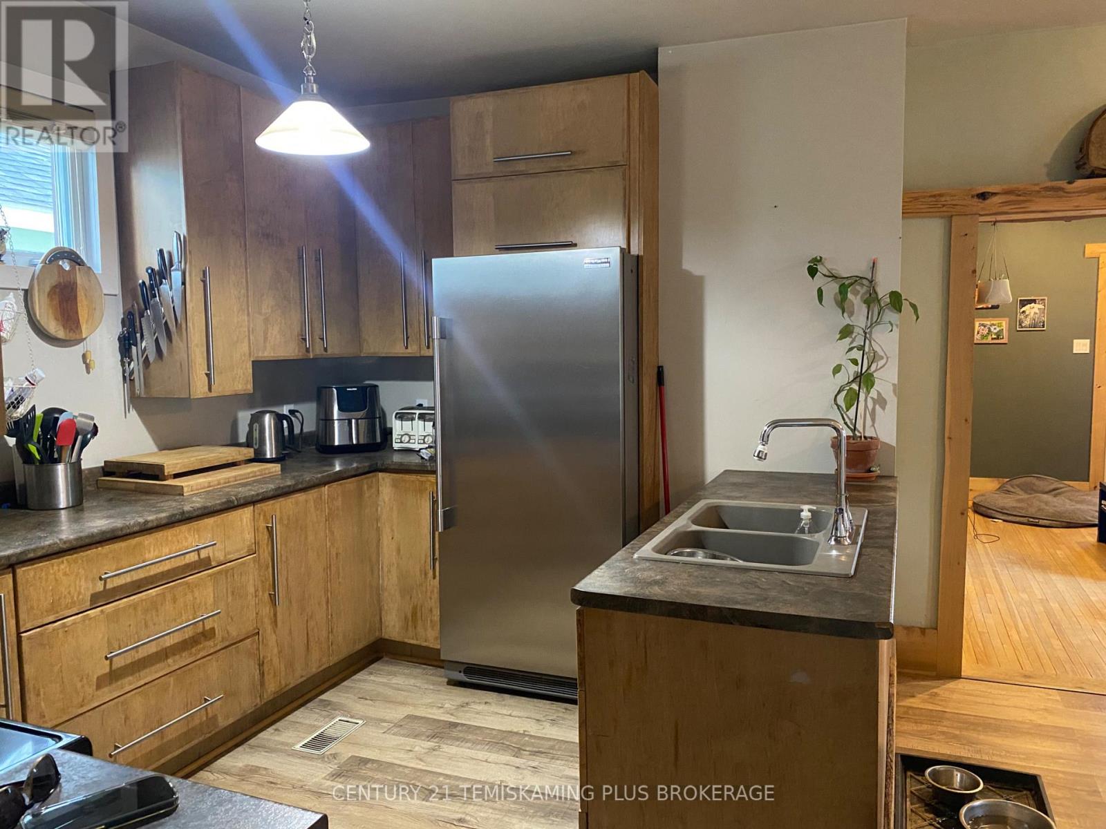 46 PAGET STREET N - 28