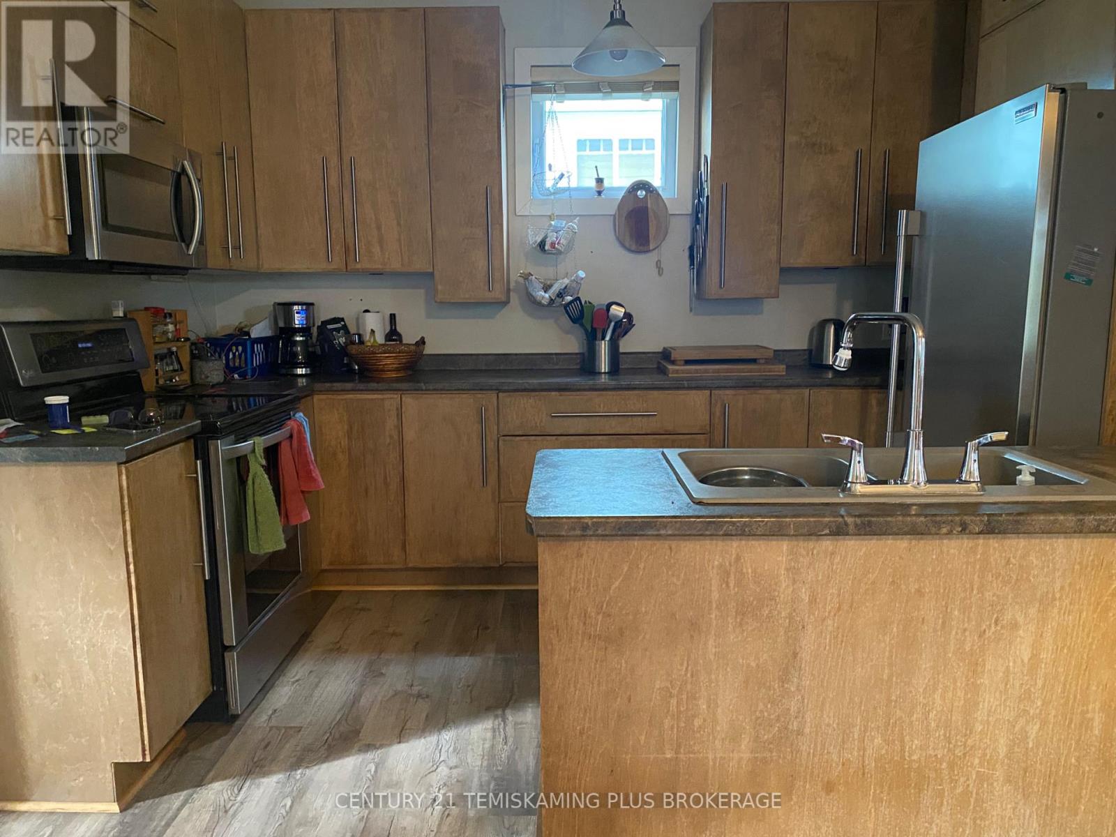 46 PAGET STREET N - 33