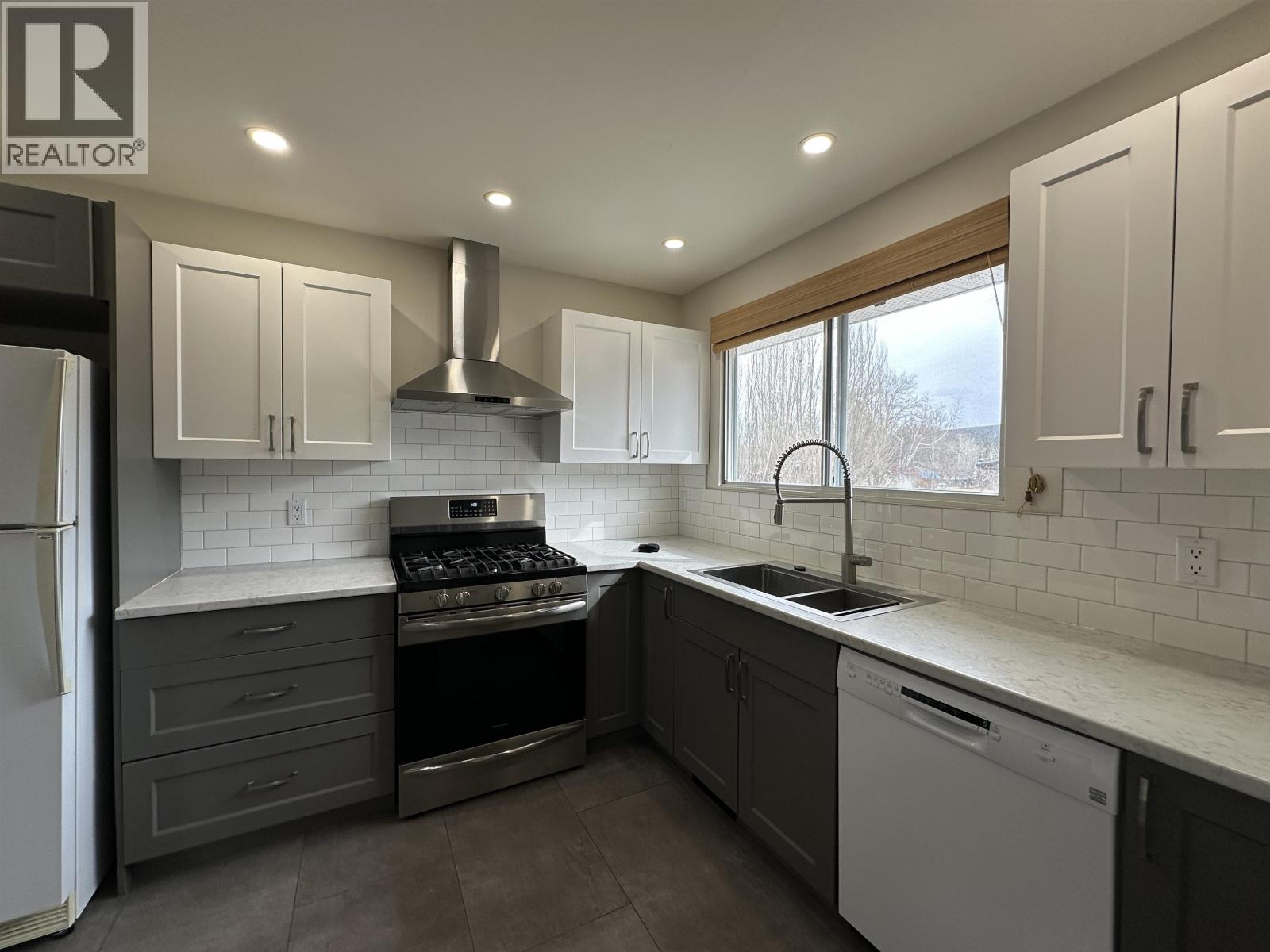 391 N BIRCH AVENUE - 6