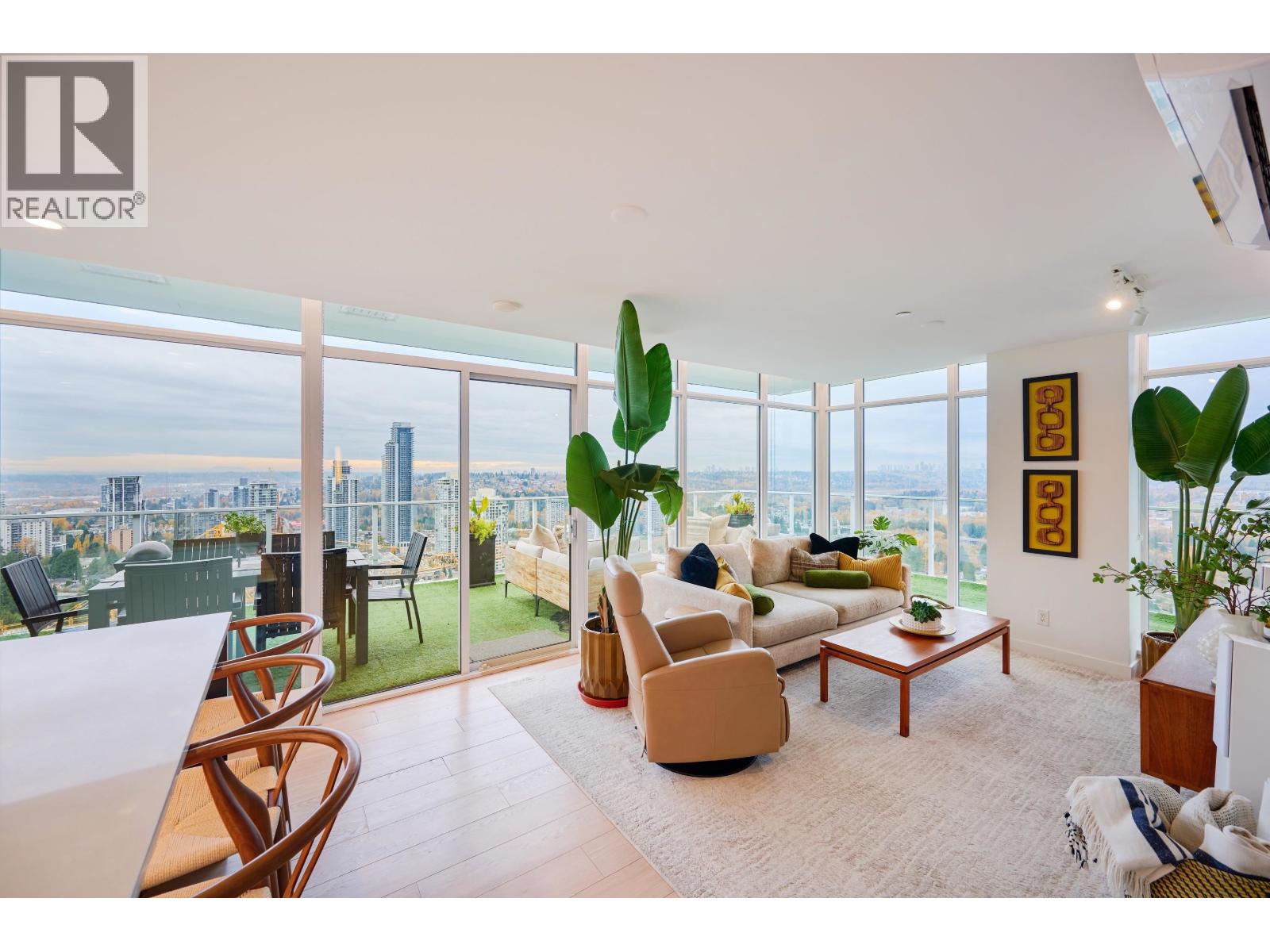 2802/03 652 WHITING Way - photo 2