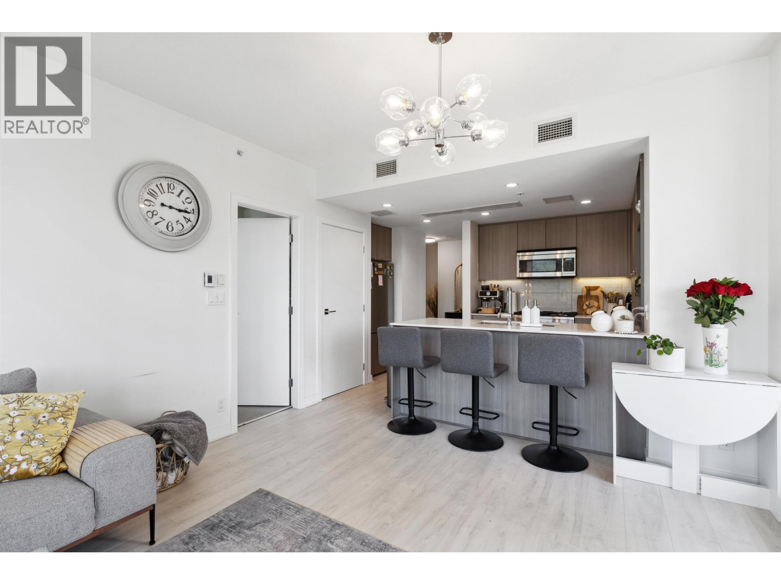 1207 1471 HUNTER STREET, North Vancouver
