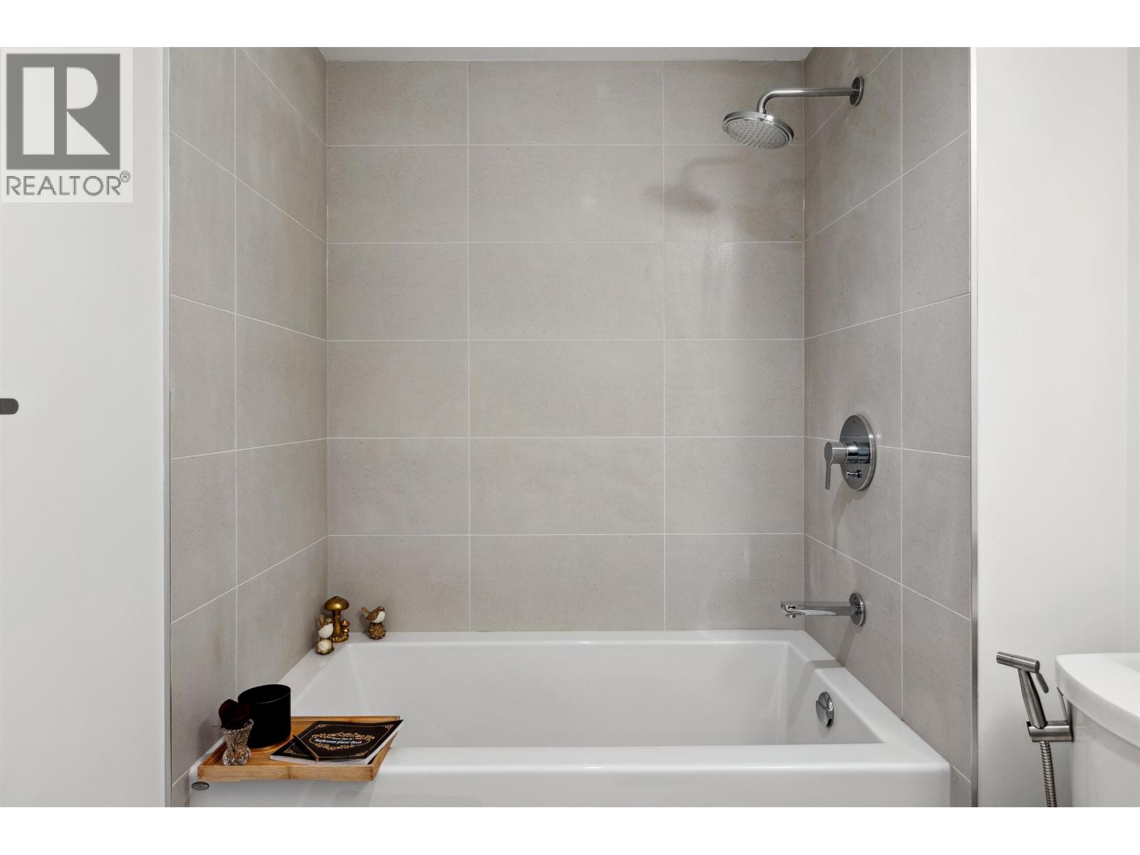 1207 1471 HUNTER STREET, North Vancouver