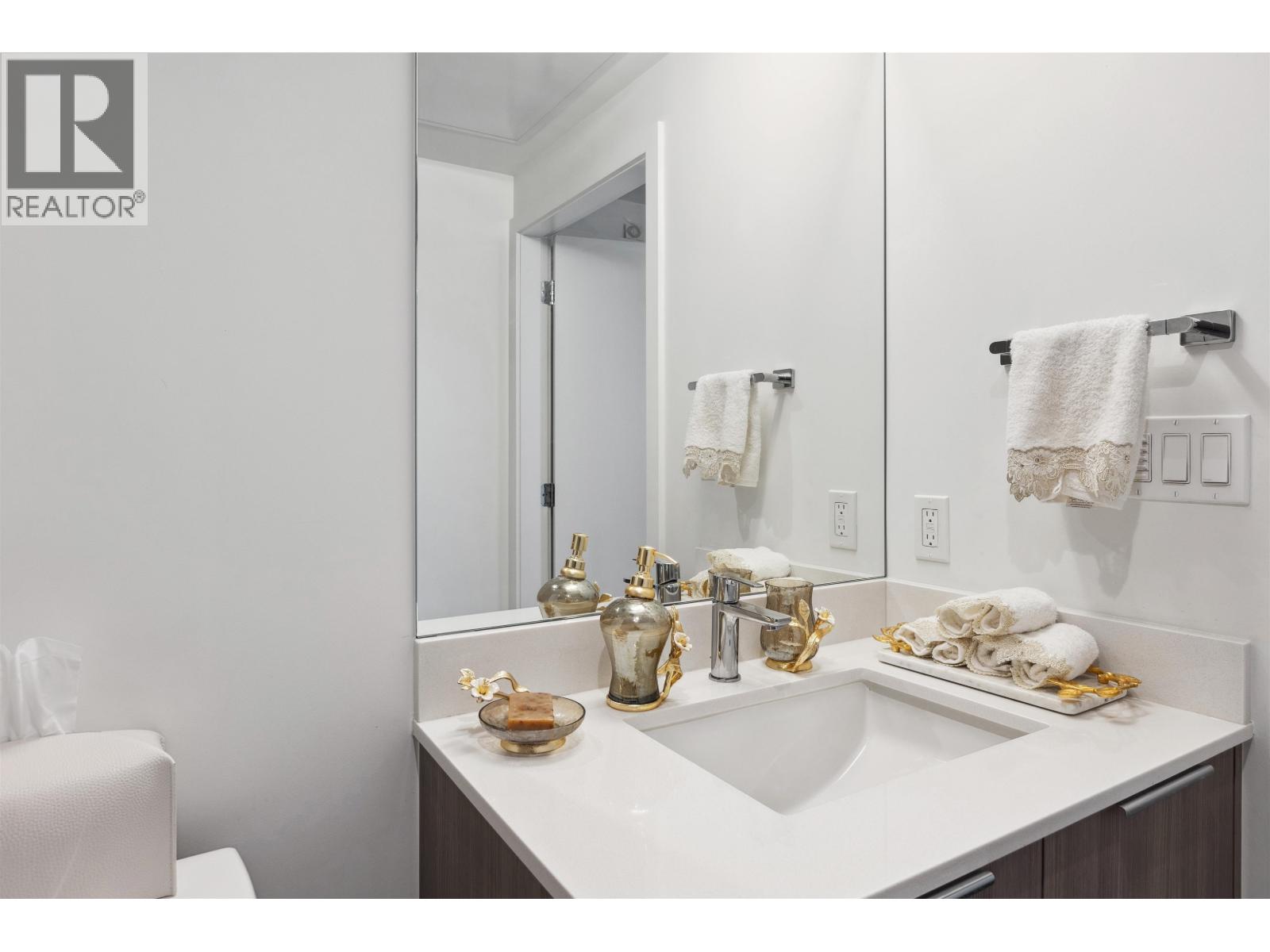 1207 1471 HUNTER STREET, North Vancouver