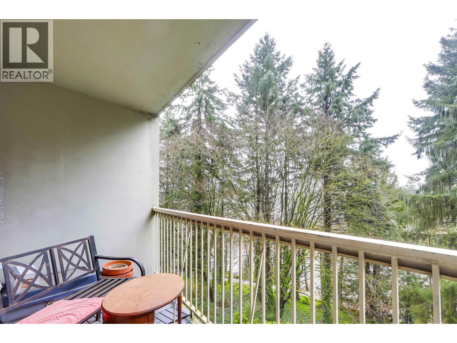 402 2024 FULLERTON AVENUE, North Vancouver