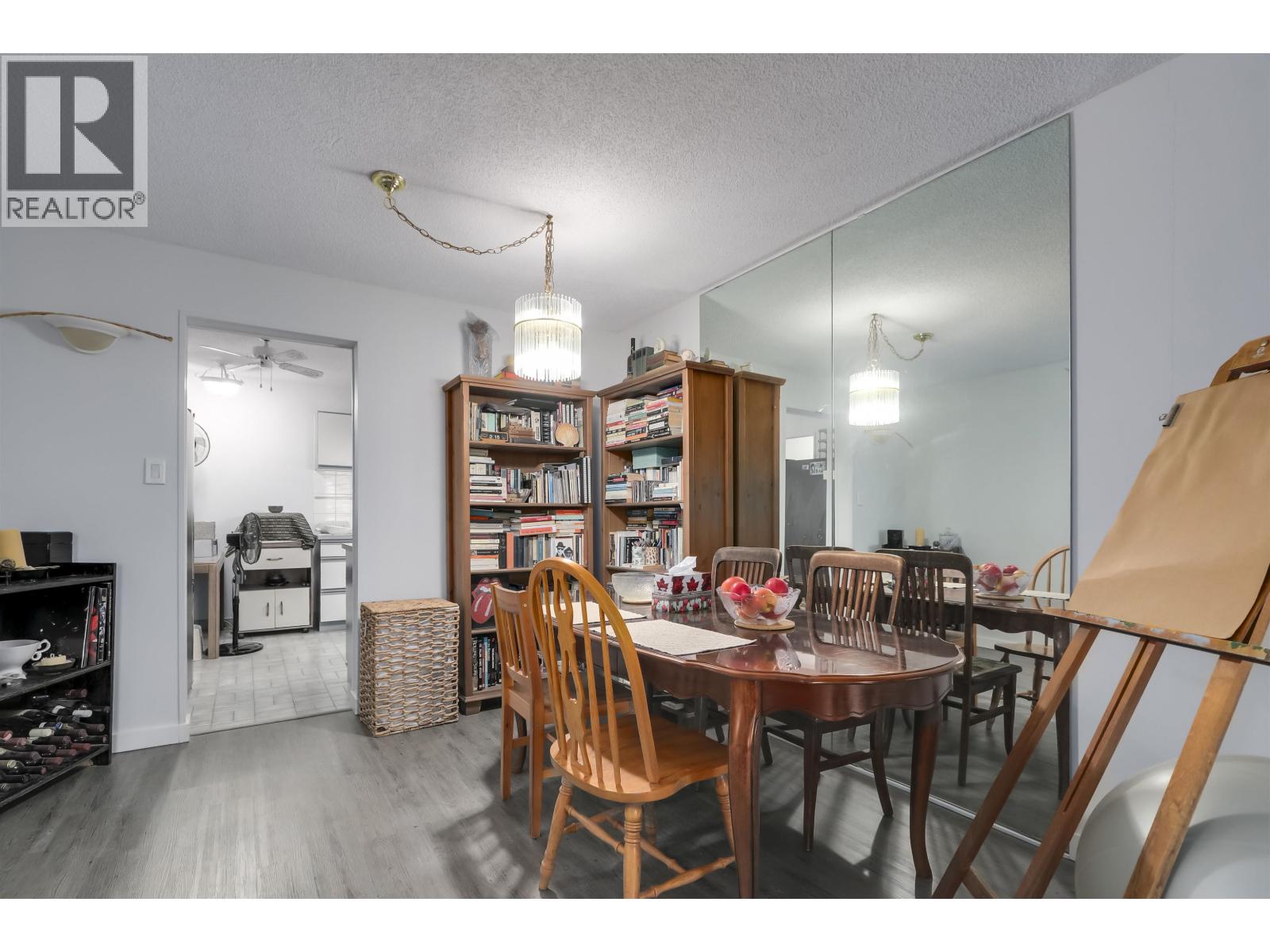 402 2024 FULLERTON AVENUE, North Vancouver
