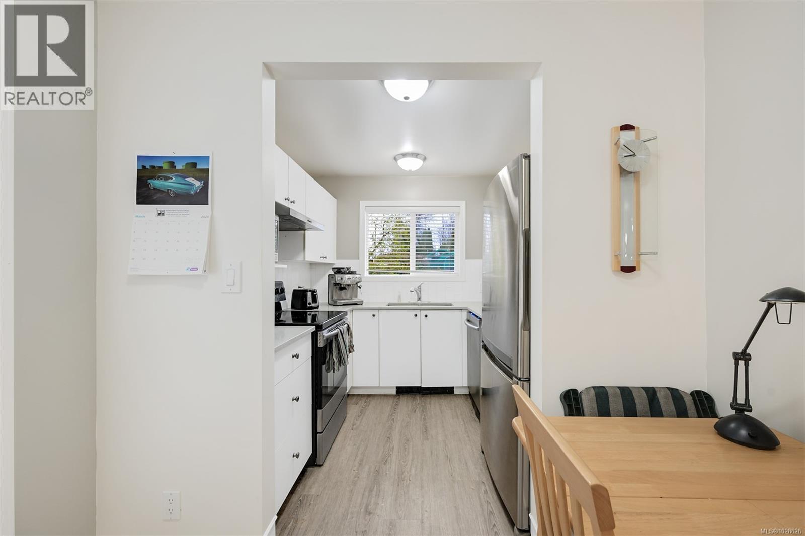 #208 894 VERNON AVE - 14