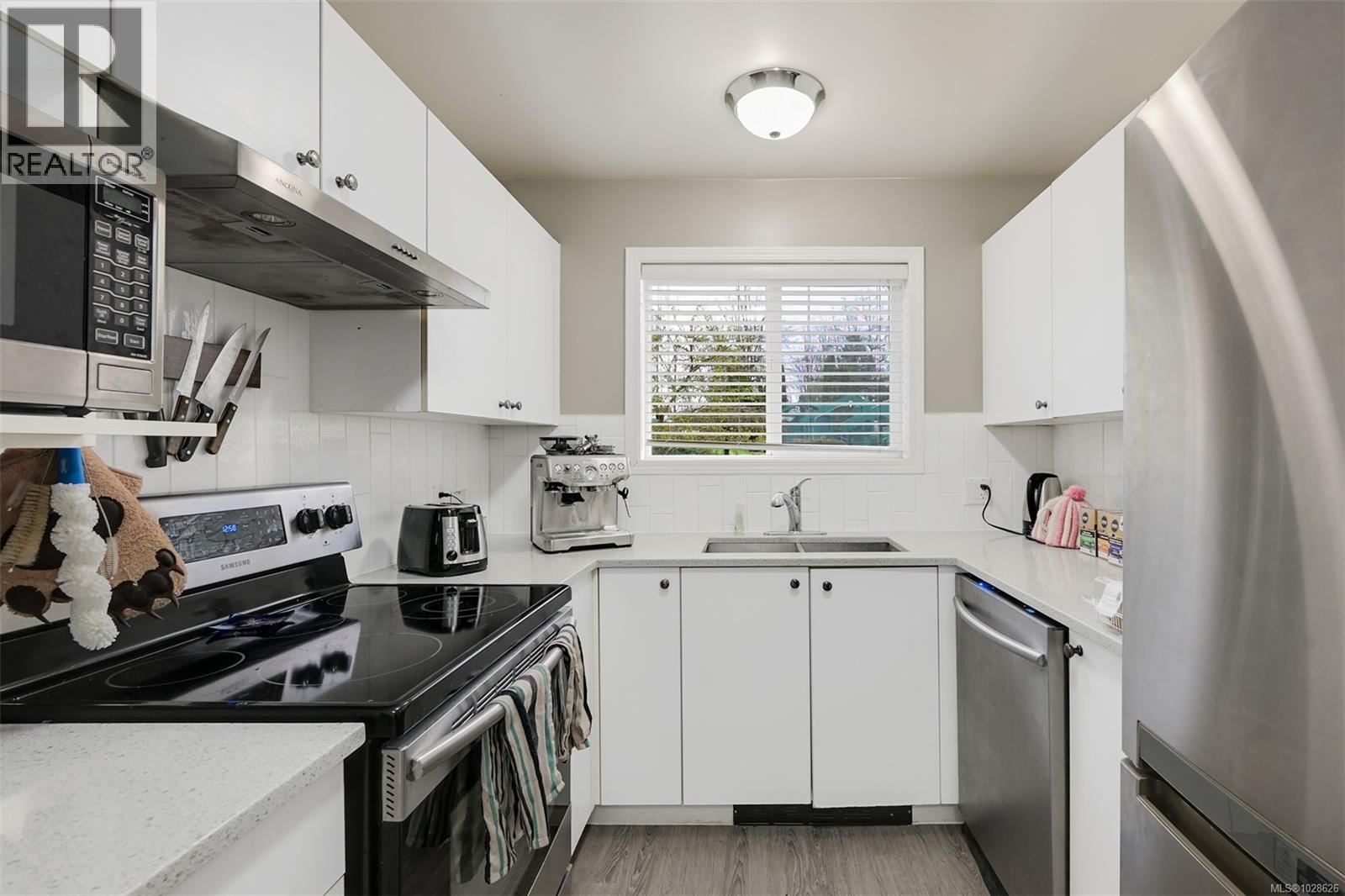 #208 894 VERNON AVE - 15