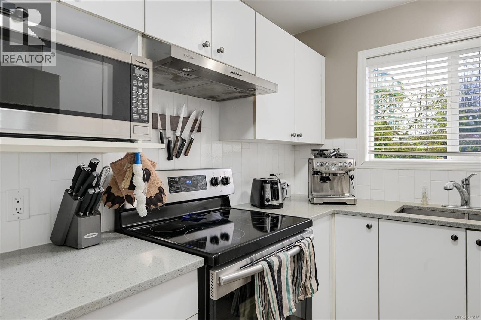 #208 894 VERNON AVE - 16