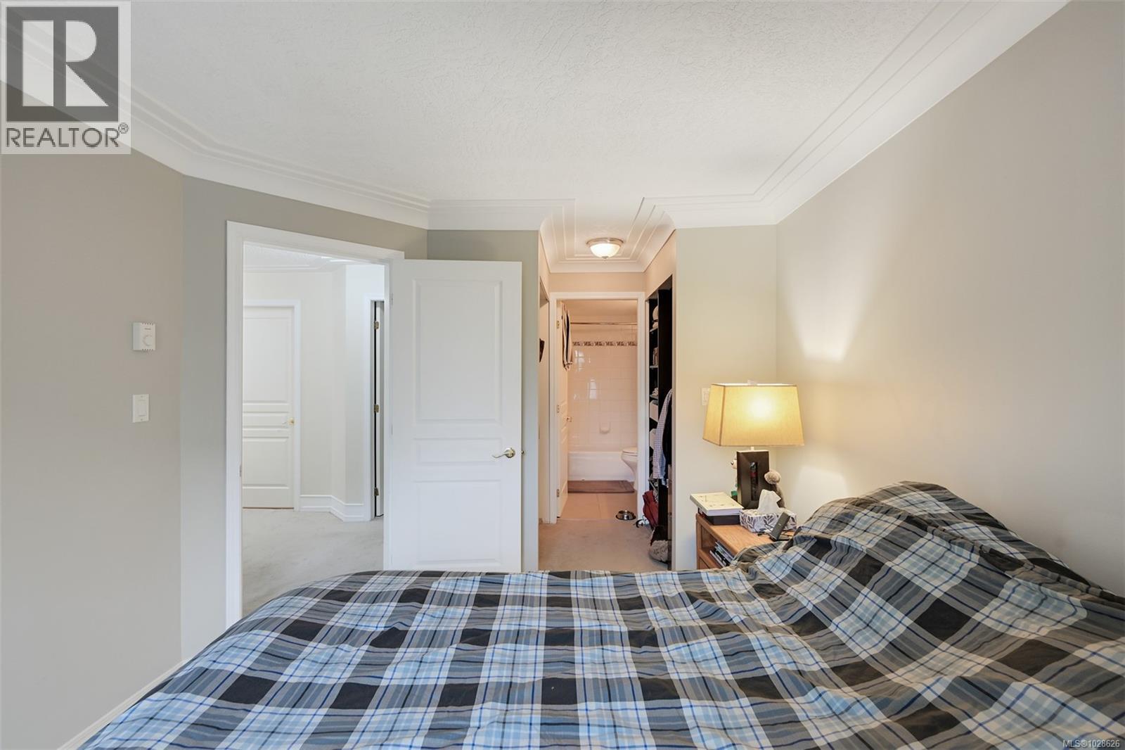 #208 894 VERNON AVE - 23