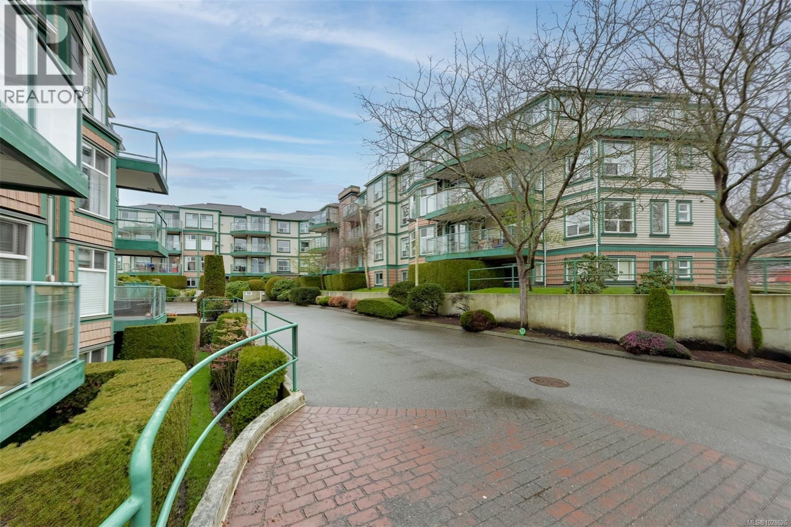 #208 894 VERNON AVE - 31