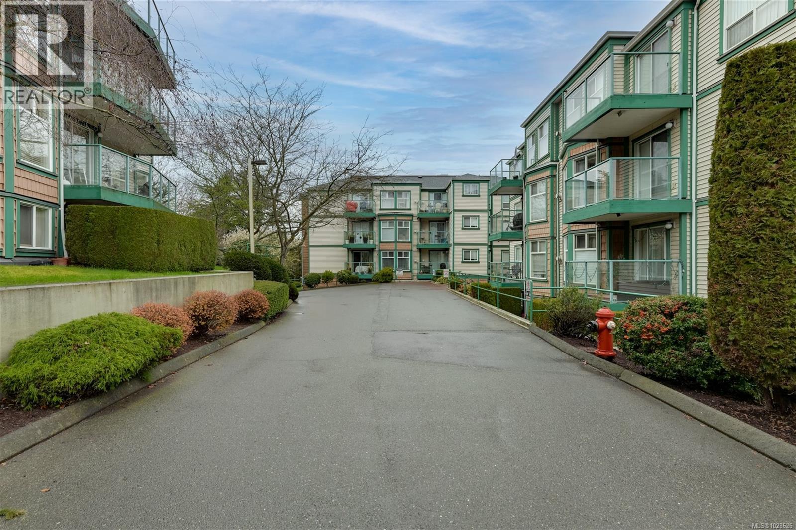 #208 894 Vernon Ave - 32