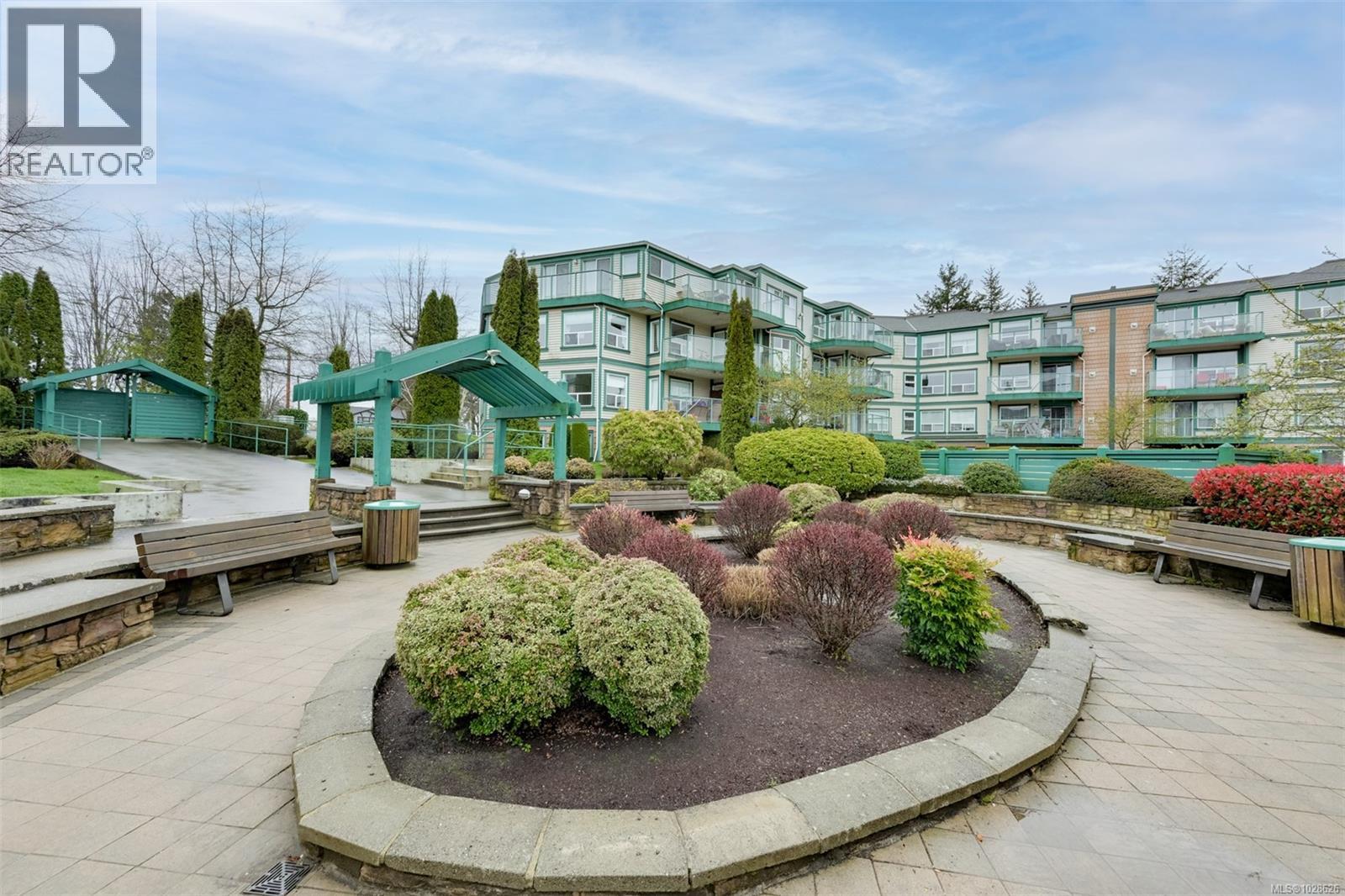 #208 894 VERNON AVE - 35