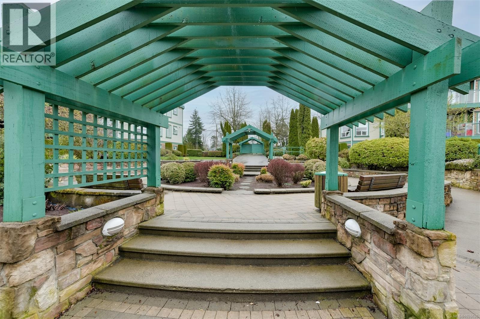 #208 894 VERNON AVE - 36