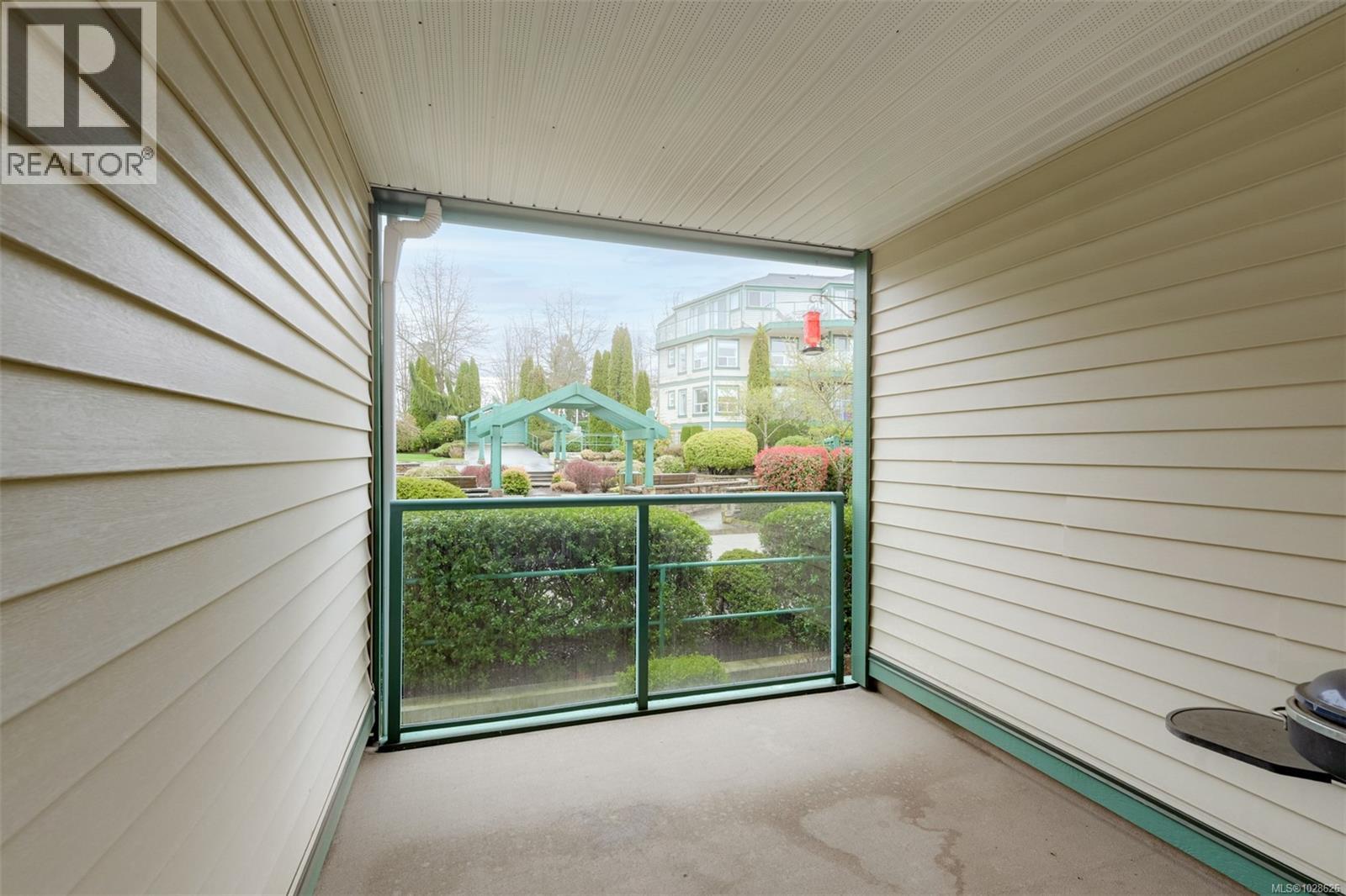 #208 894 VERNON AVE - 9