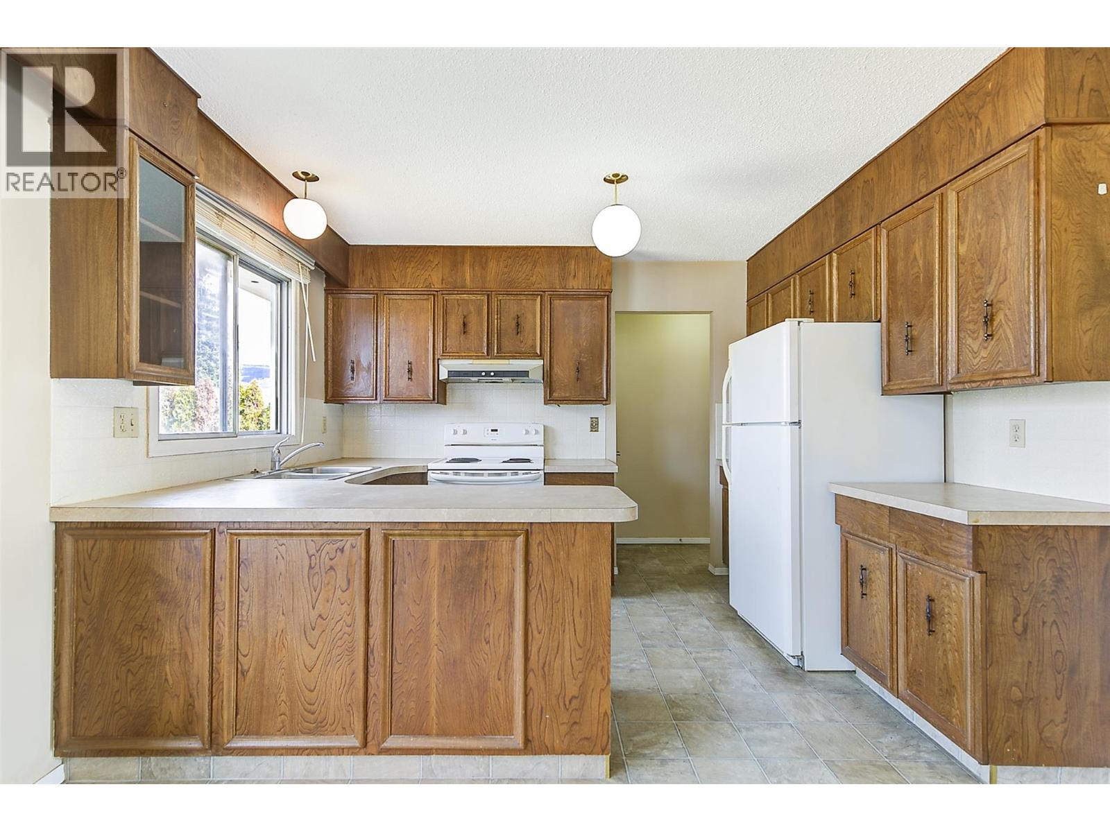 350 Leathead Road, Kelowna