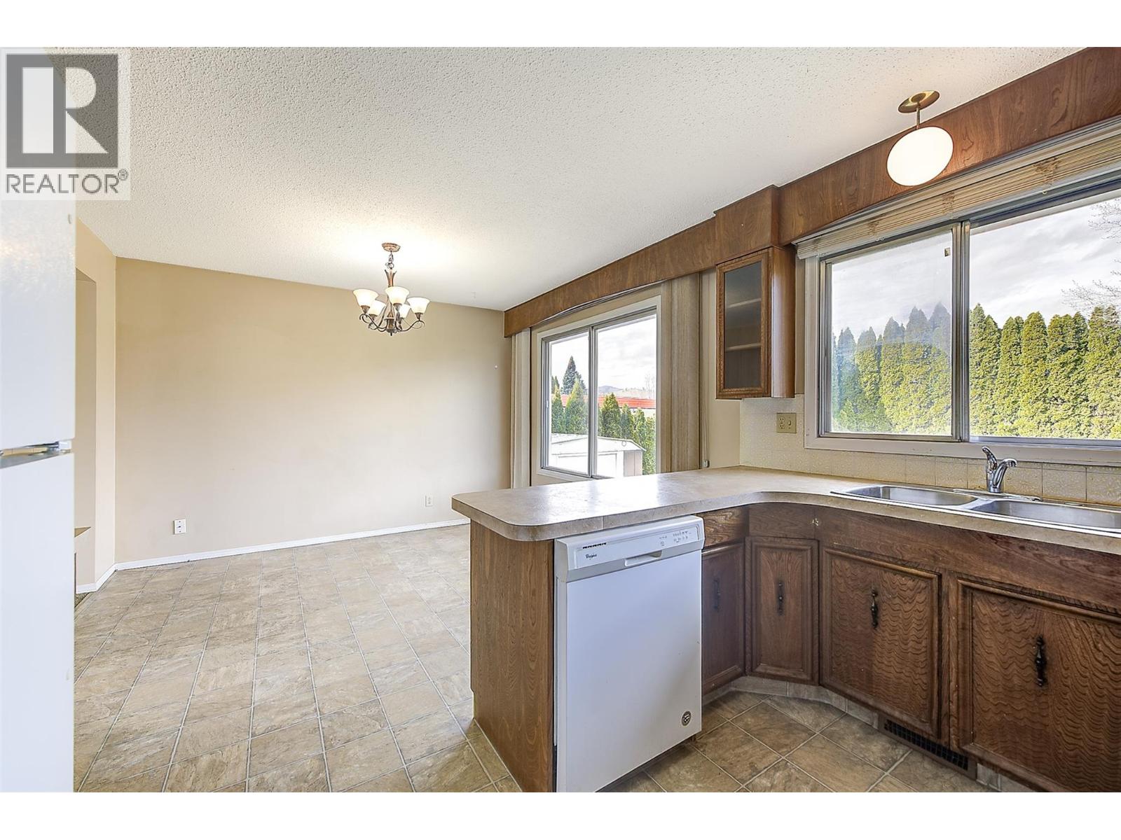 350 Leathead Road, Kelowna