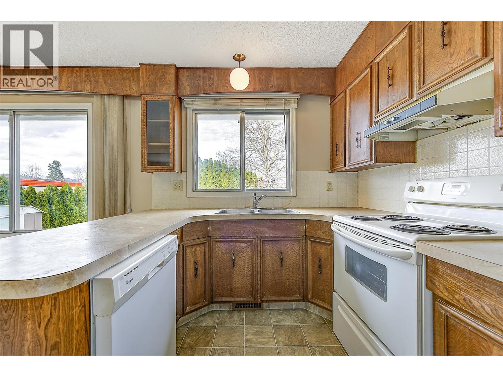 350 Leathead Road, Kelowna