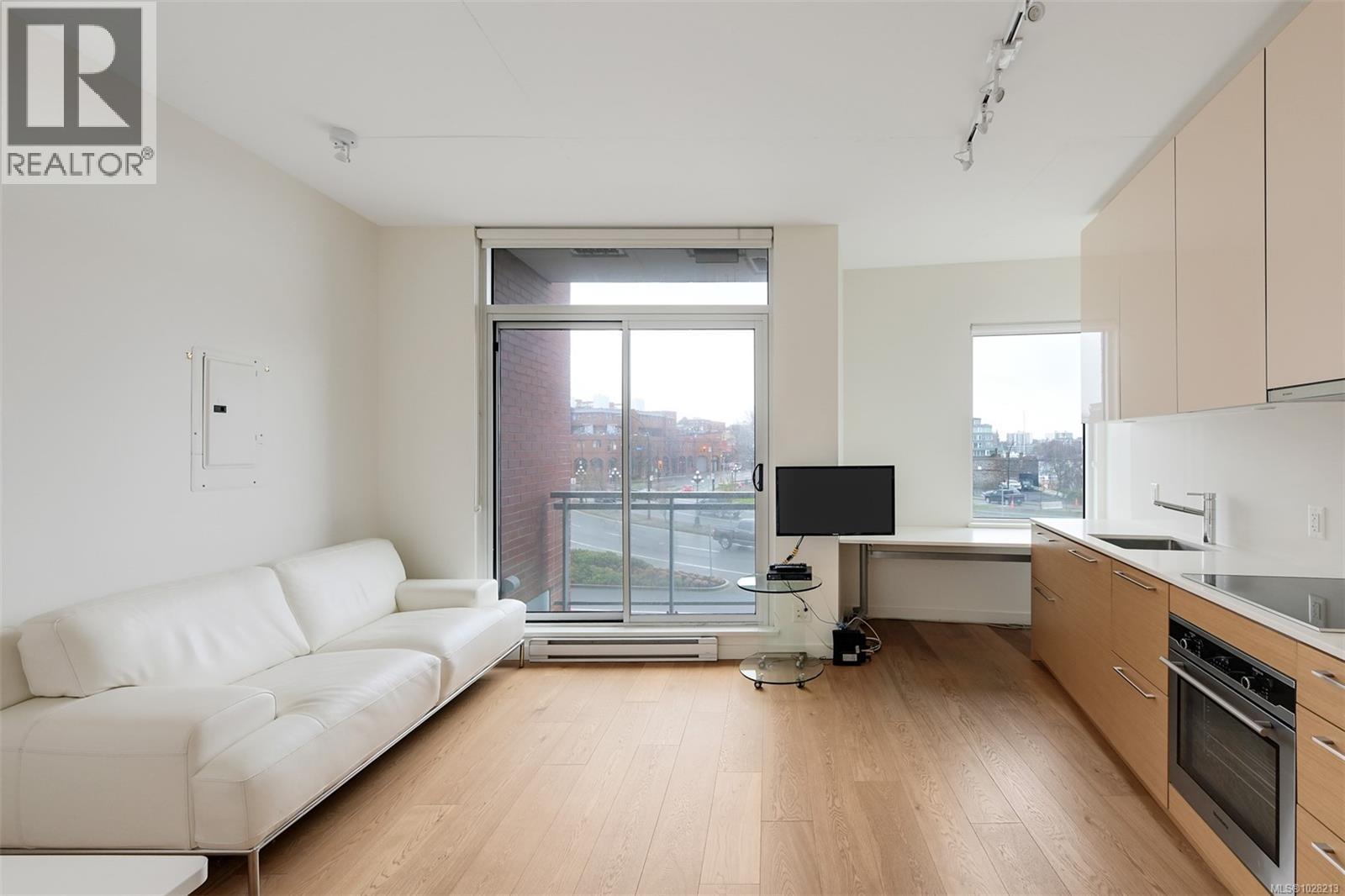 #213 456 PANDORA AVE - 11