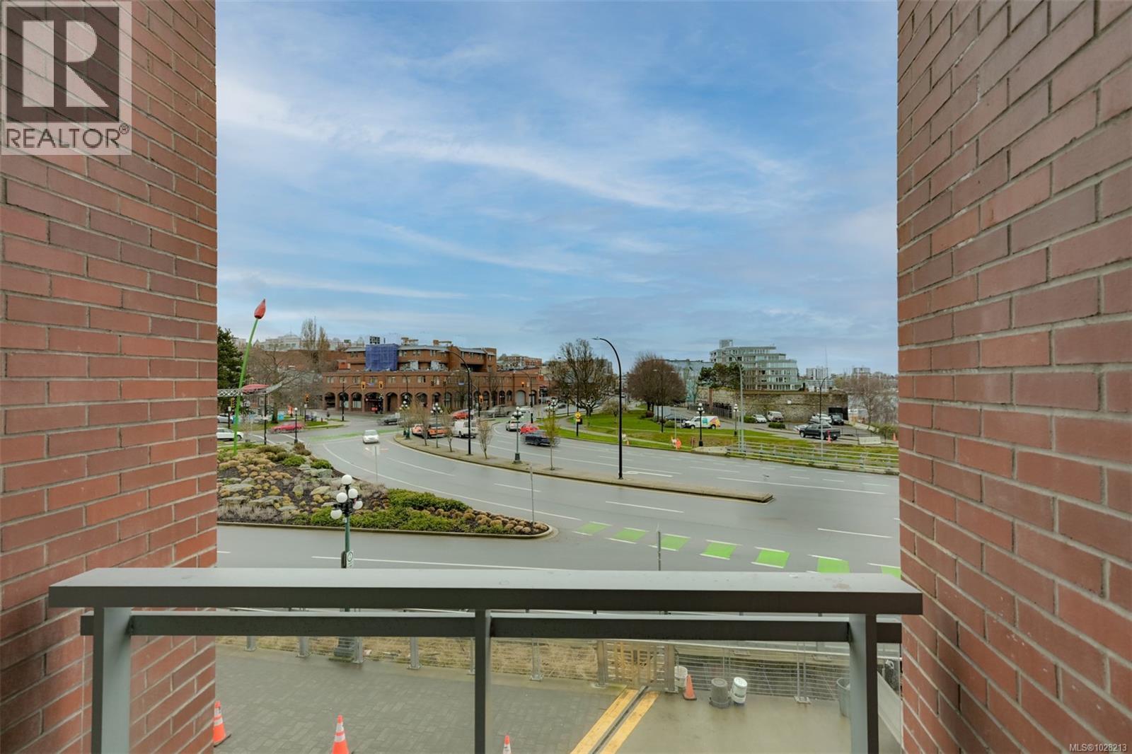 #213 456 PANDORA AVE - 16