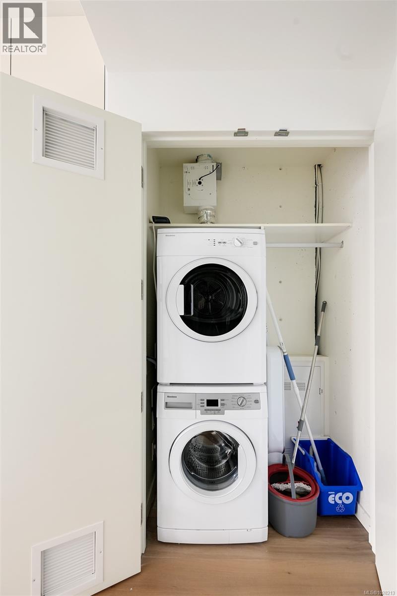 #213 456 PANDORA AVE - 28