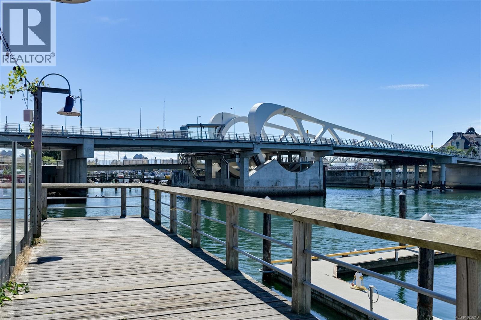 #213 456 PANDORA AVE - 36