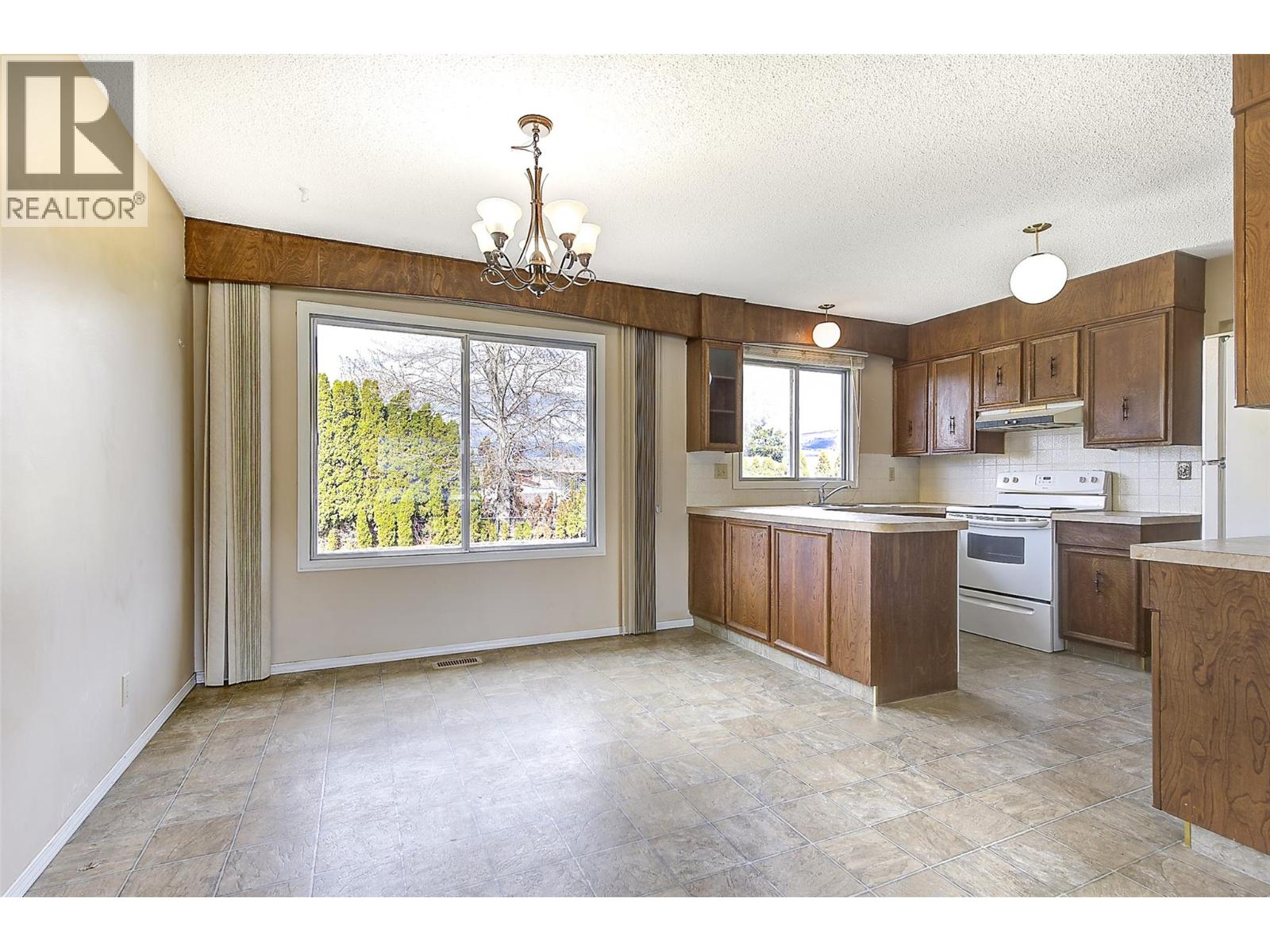 350 Leathead Road, Kelowna