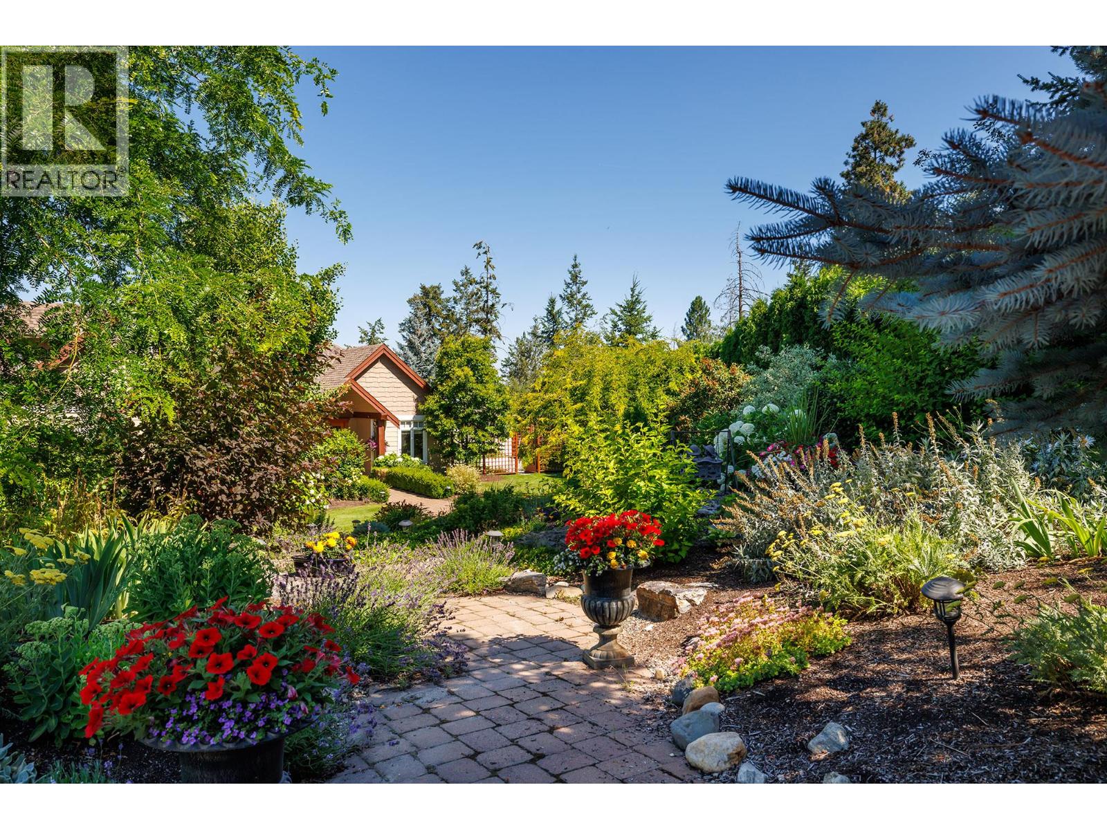 3672 Luxmoore Road, Kelowna