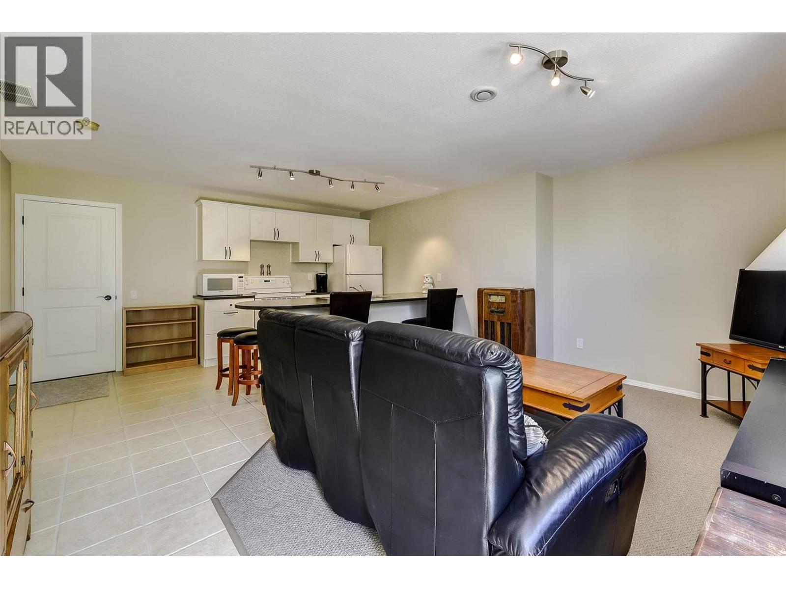 3672 Luxmoore Road, Kelowna