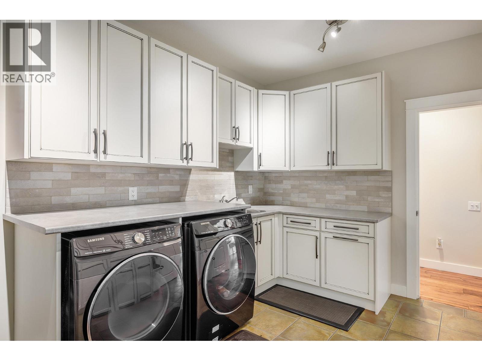 3672 Luxmoore Road, Kelowna