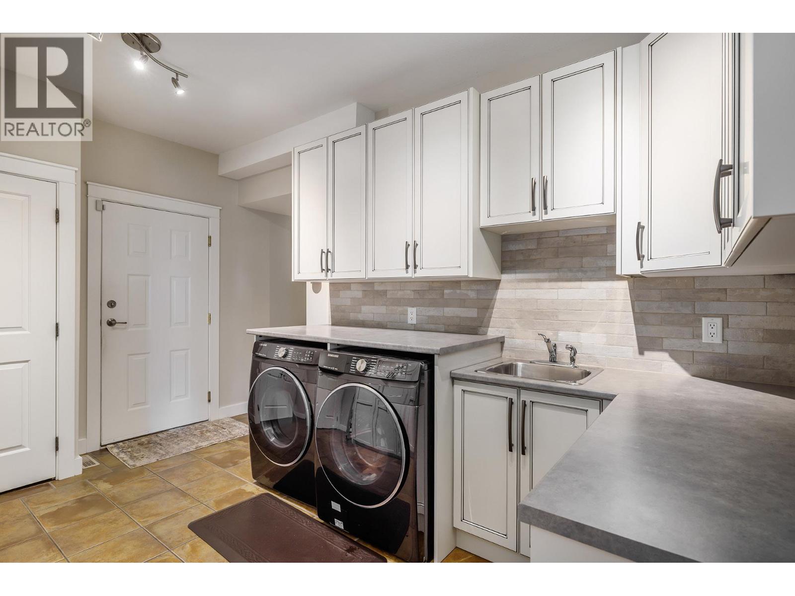 3672 Luxmoore Road, Kelowna