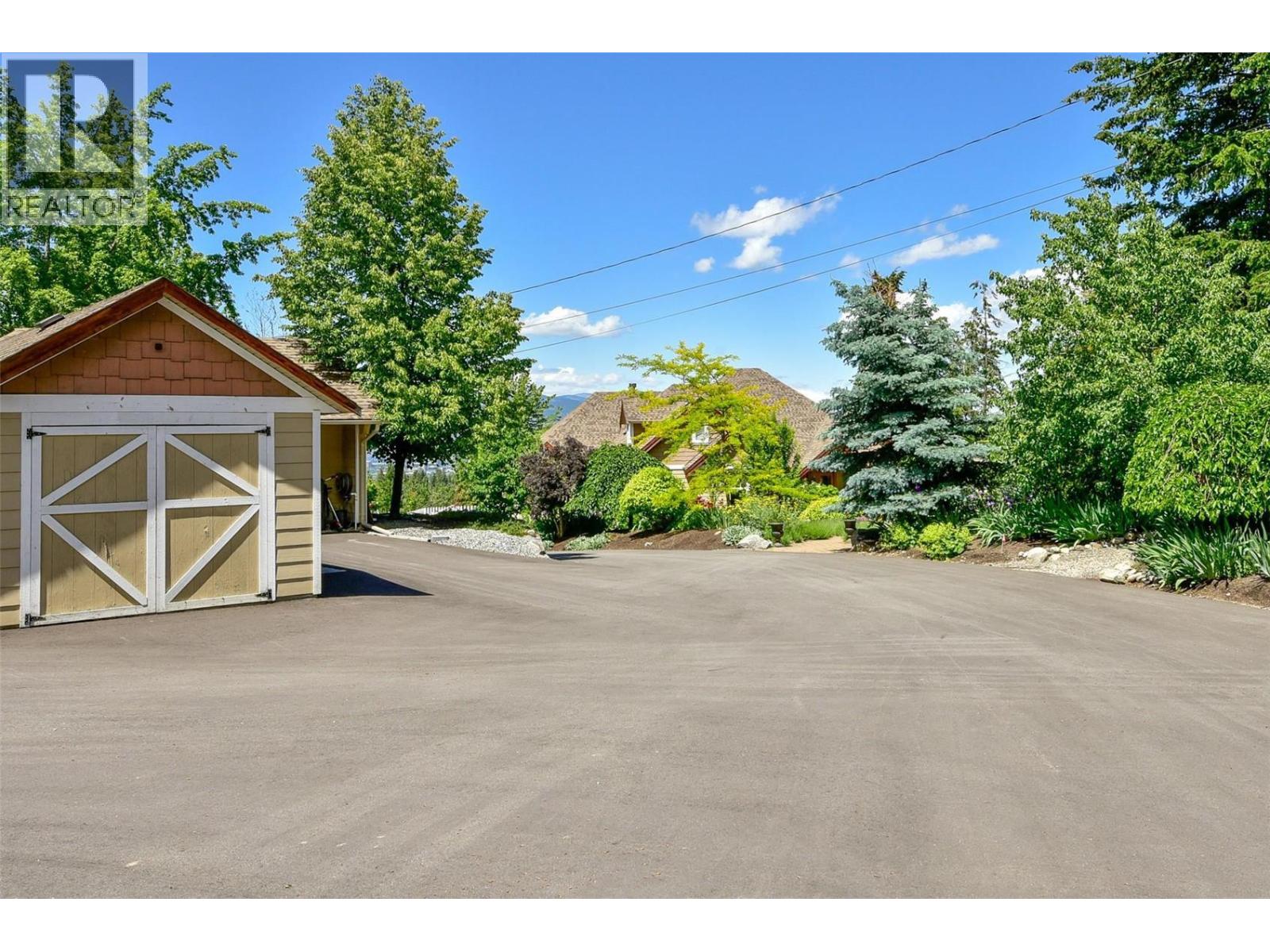 3672 Luxmoore Road, Kelowna