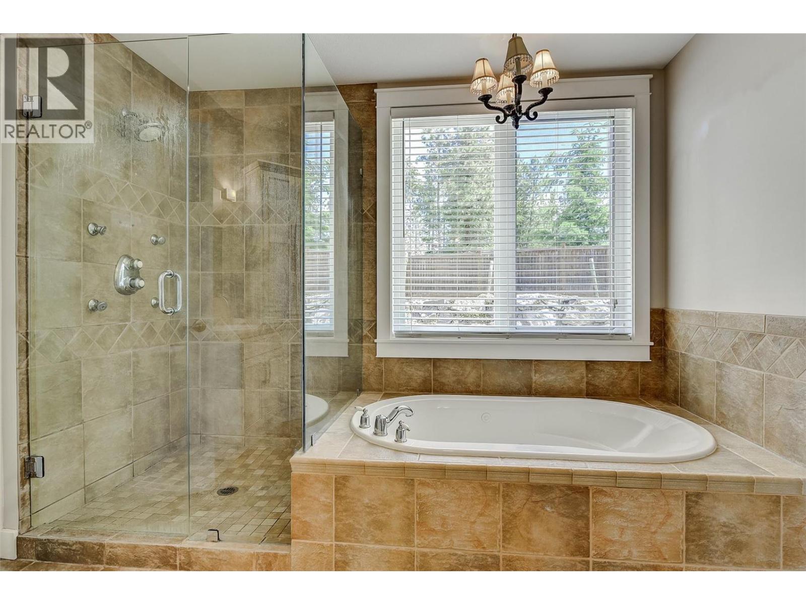 3672 Luxmoore Road, Kelowna