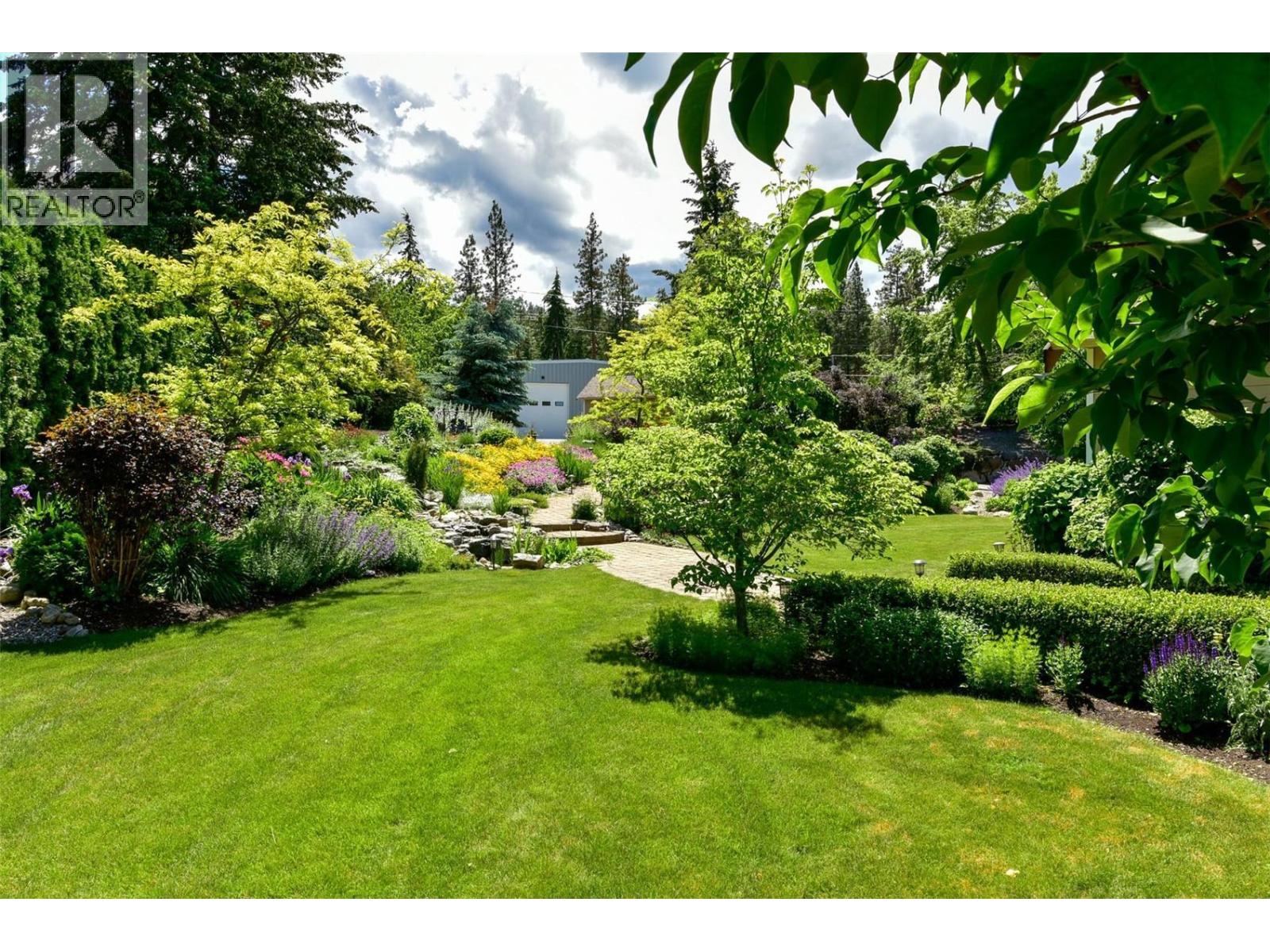 3672 Luxmoore Road, Kelowna