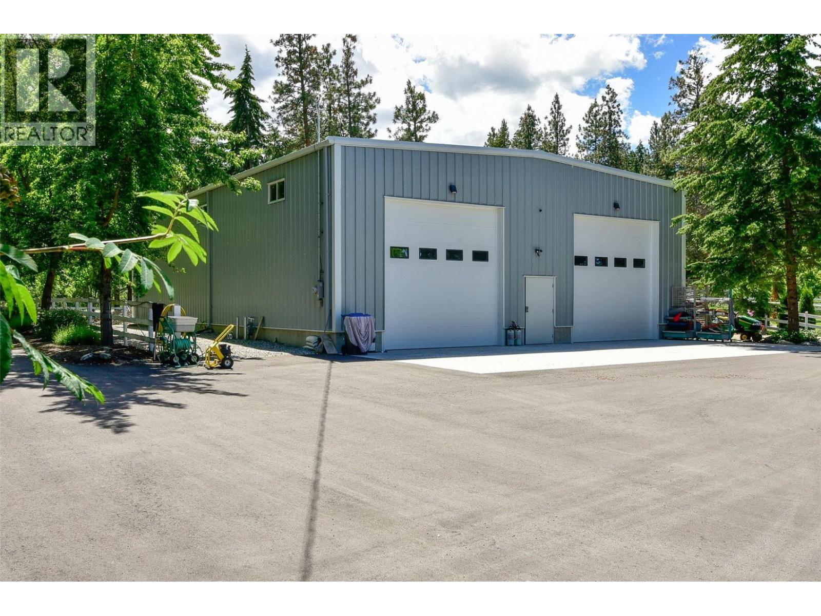 3672 Luxmoore Road, Kelowna