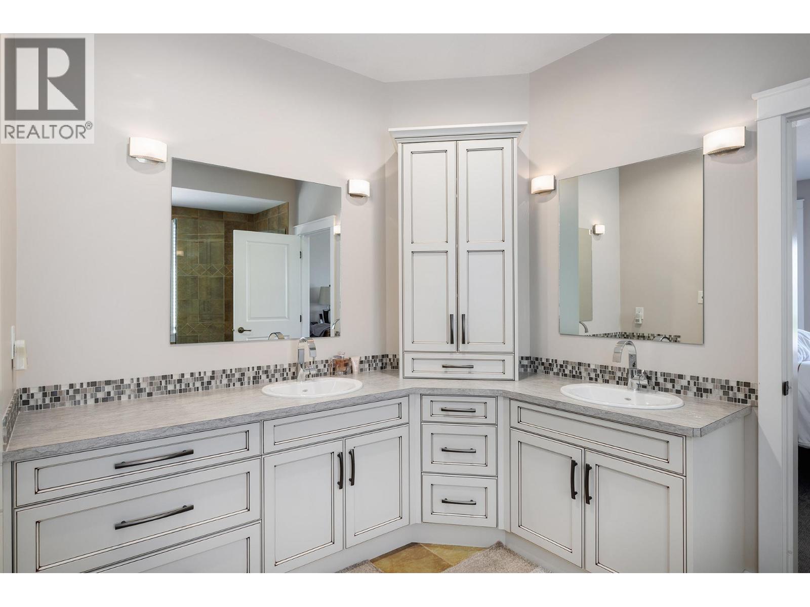 3672 Luxmoore Road, Kelowna