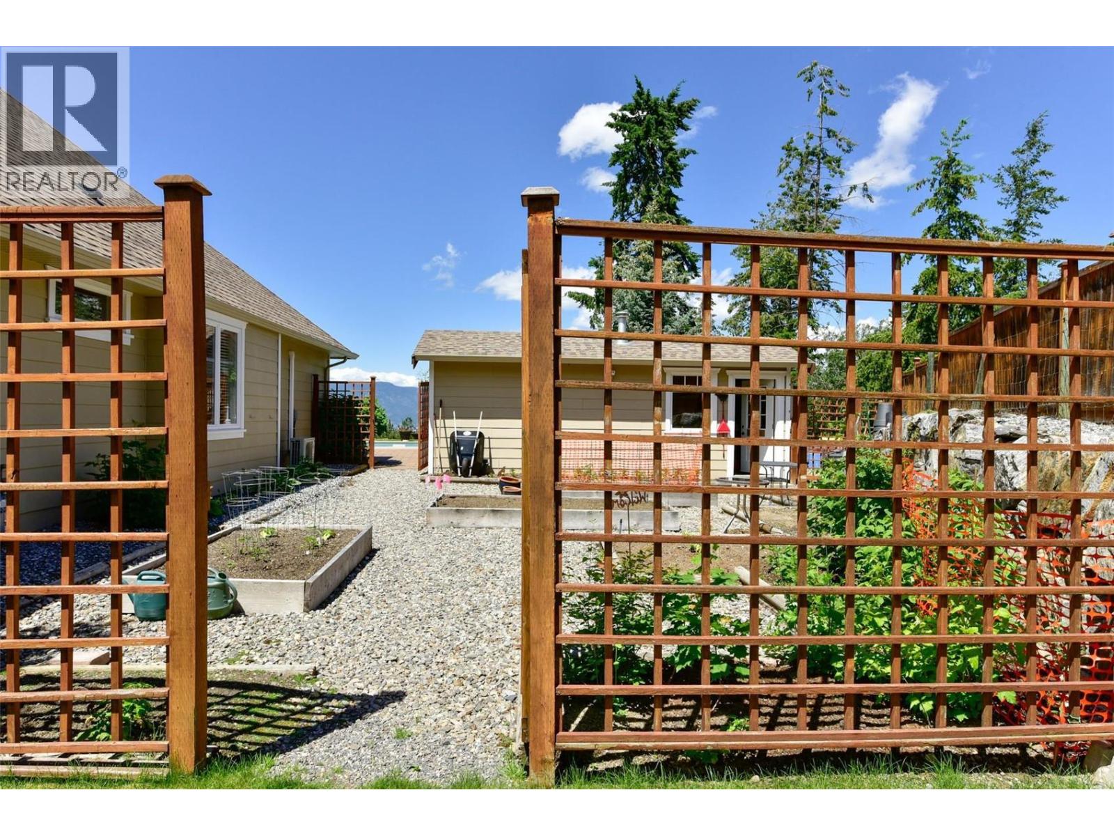 3672 Luxmoore Road, Kelowna